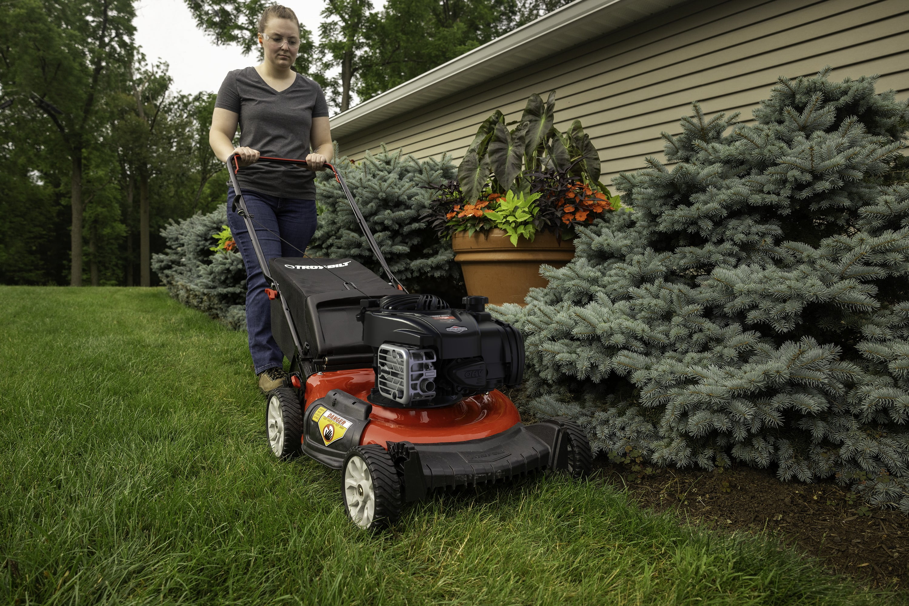 Troy-Bilt 21-in 140cc Gas Walk-Behind Push Mower (Black, 21-in) e46bh
