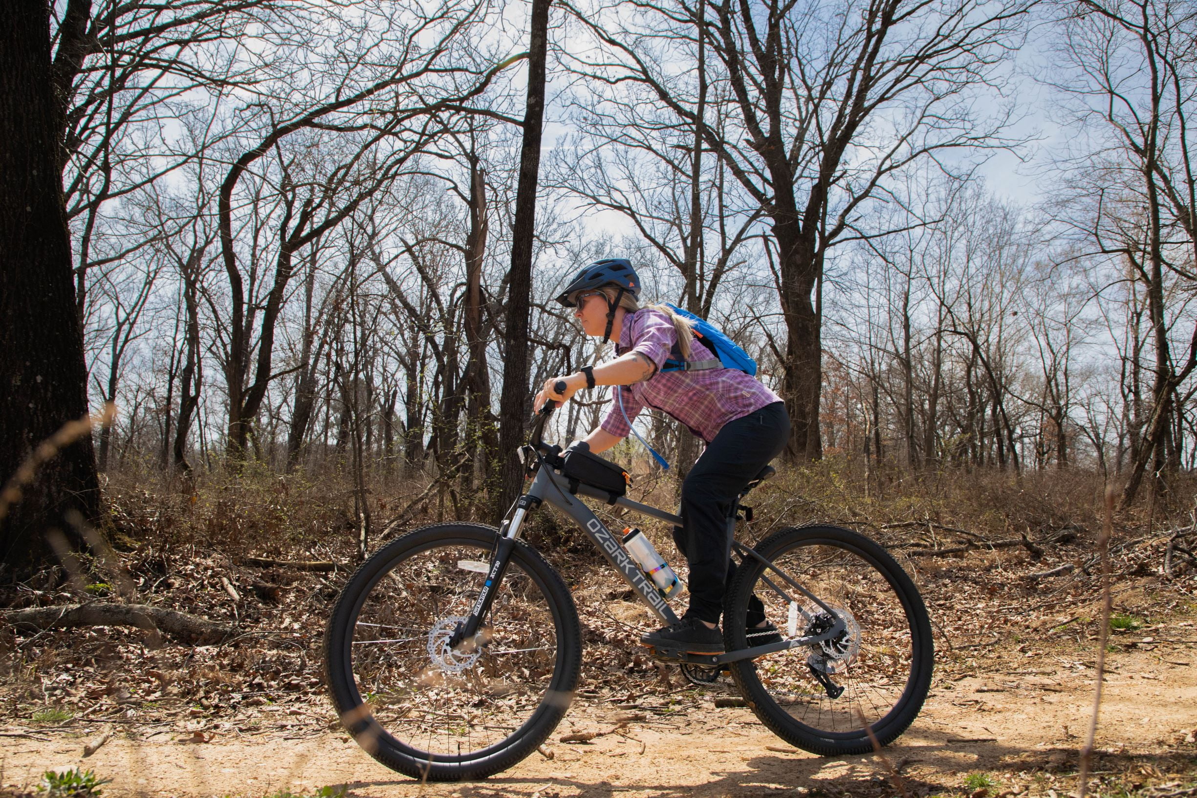 Ozark Trail 29 in M.2 Ridge Mountain Bike, Lightweight Aluminum Frame, Mechanical Disc Brakes (Gray, Small Frame) 1ivwt