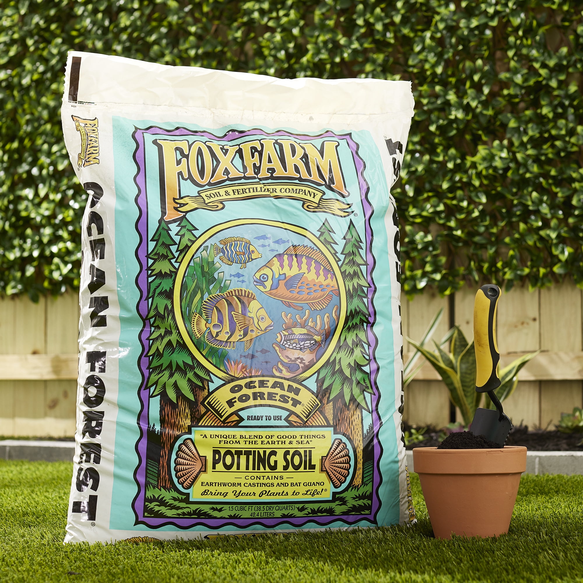 FoxFarm Ocean Forest Organic Potting Soil Mix for Indoor and Outdoor Plants (12 Quarts) gltji