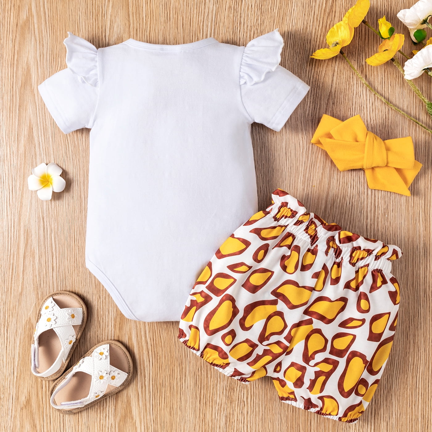 PatPat Baby Girl 3-Piece Outfit Set Giraffe Print Romper Shorts and Headband (Yellow, 0-3 Months) 78flh