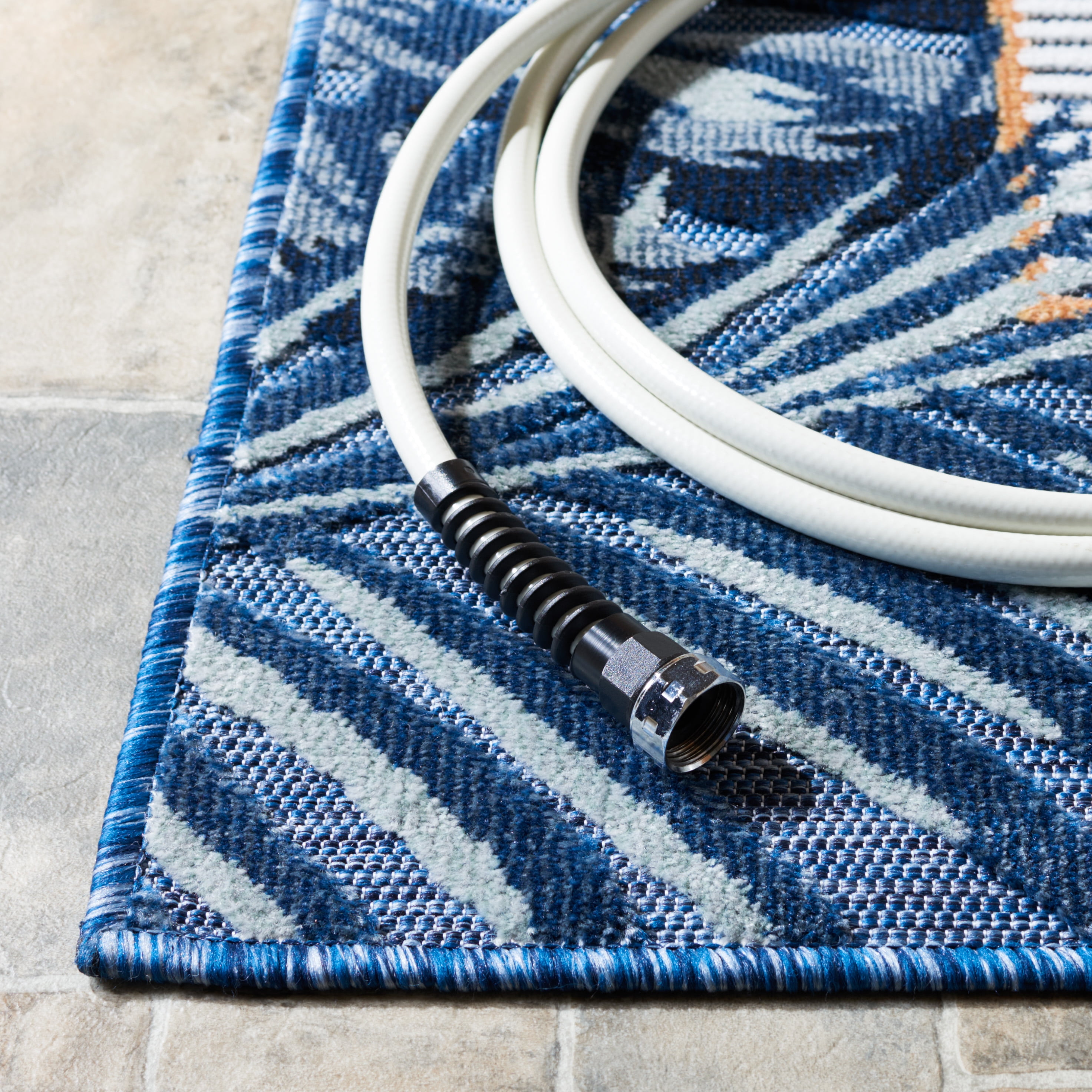 Safavieh Cabana Elvina Indoor/Outdoor Area Rug (Ivory/Navy, 5 ft x 8 ft) uwns3