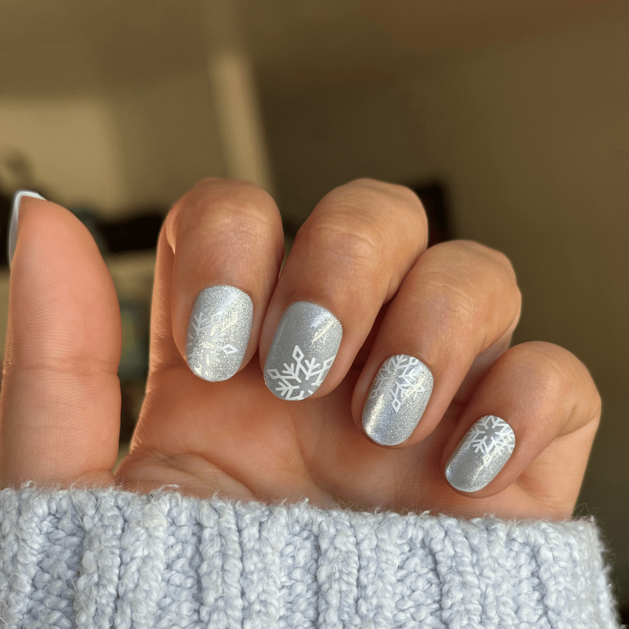 Olive & June Super Stick Effects Press-On Nails (Velvet Snowflake, Extra Short Round, 32 Count) gydyq
