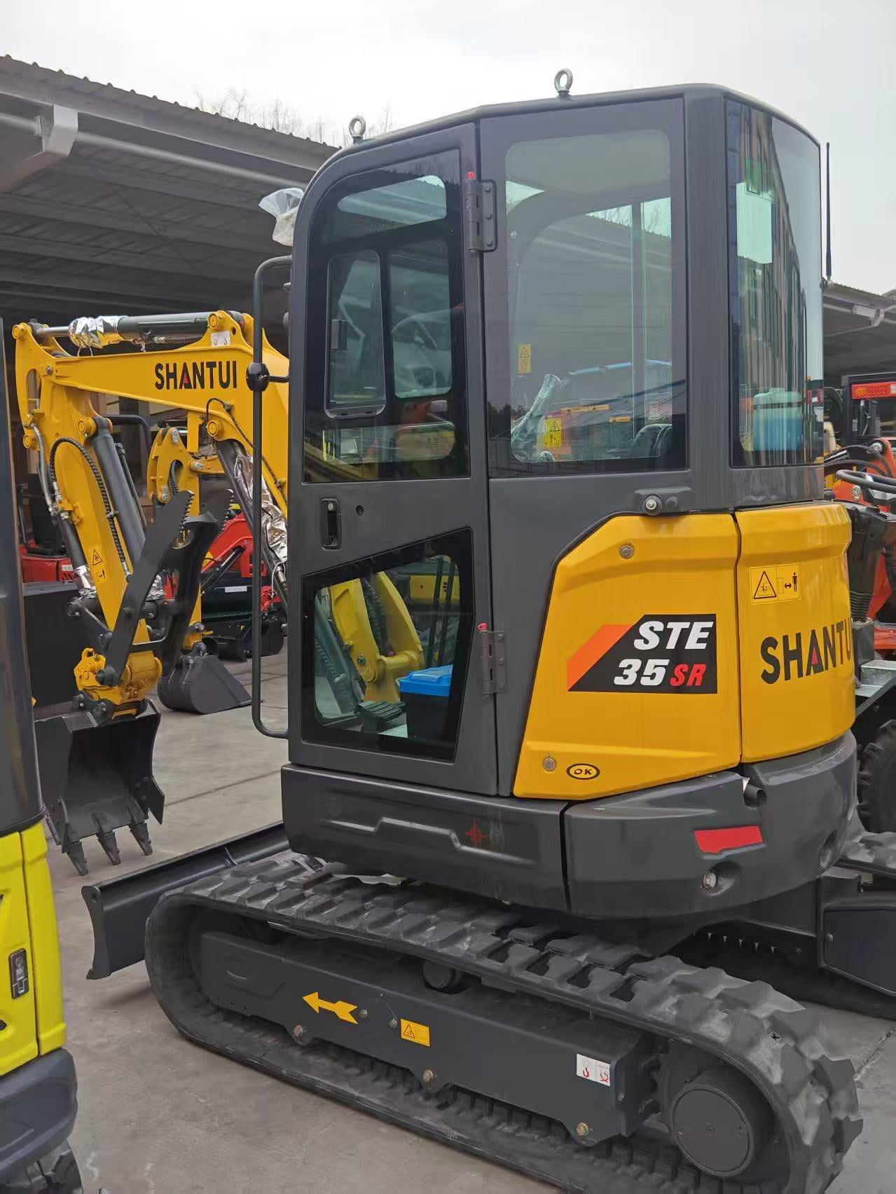 Agrotk 2.8 Ton Mini Excavator with Yanmar Diesel Engine and Hydraulic Thumb (Yellow, 9.19 ft Digging Depth) 2usiu