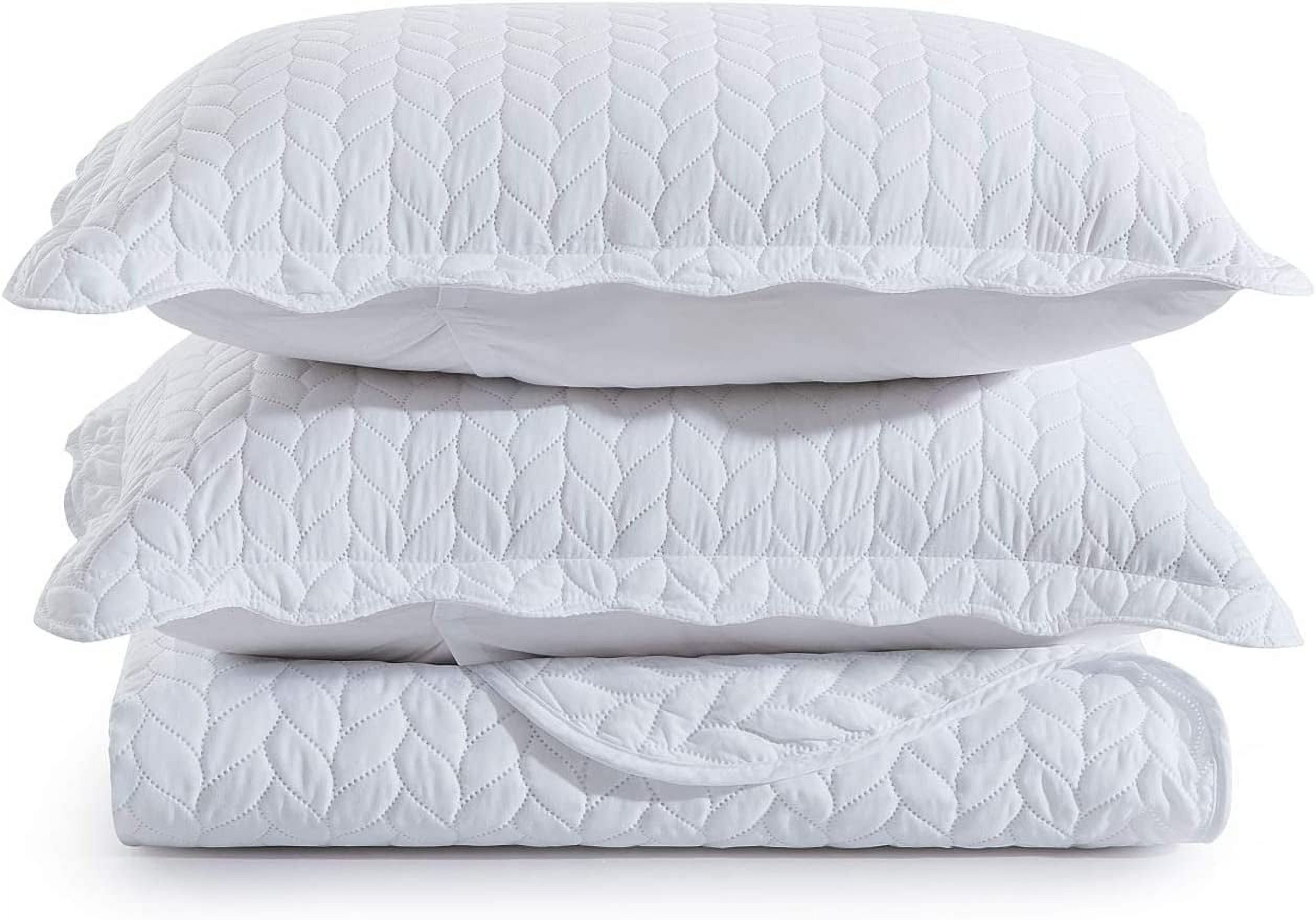 Imperial Rooms Chevron Pattern Reversible Quilt Set, Soft Microfiber Bedspread with Pillow Shams (White, Twin Size) rtoc2