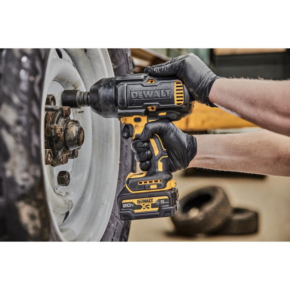 DEWALT 20V MAX XR High Torque Impact Wrench Kit with Hog Ring Anvil (2 Batteries, 5.0 Ah) 9e4kf