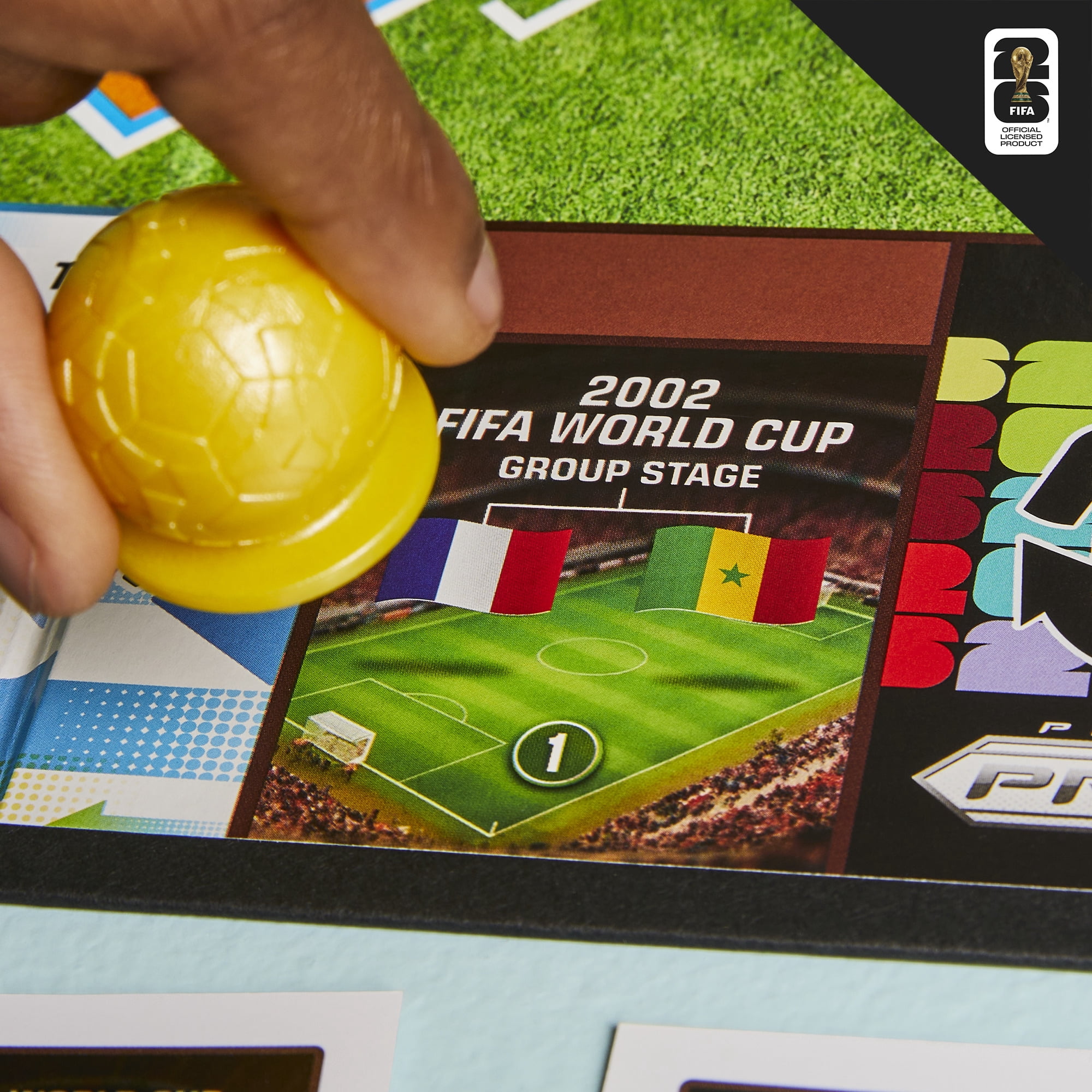 Monopoly Panini Prizm FIFA World Cup 2026 Board Game with Exclusive Trading Cards (16-Card Pack) uchwi