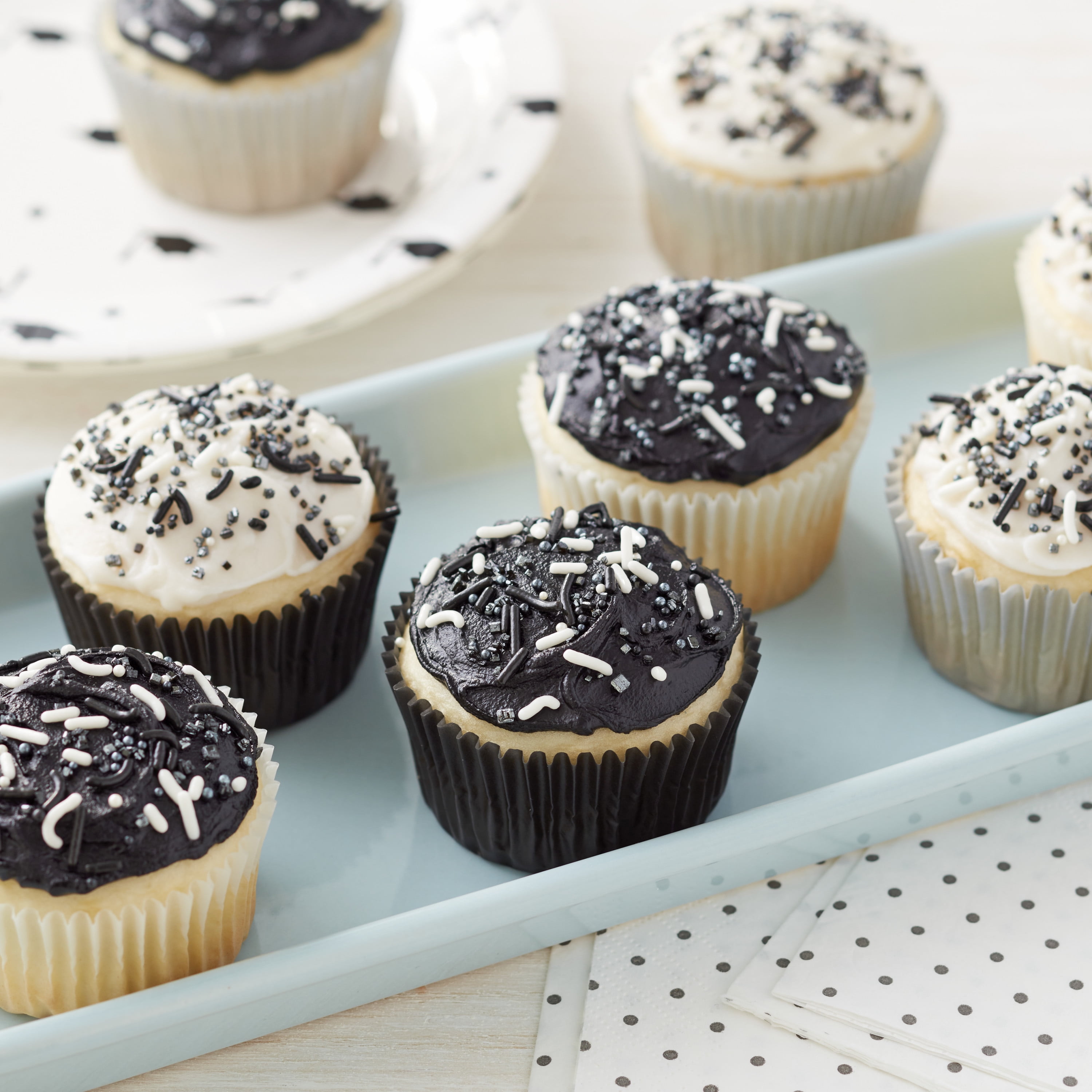 Wilton Black Buttercream Icing Pouch with Star and Round Tips (Black, 8 oz) qah5m - Image 5