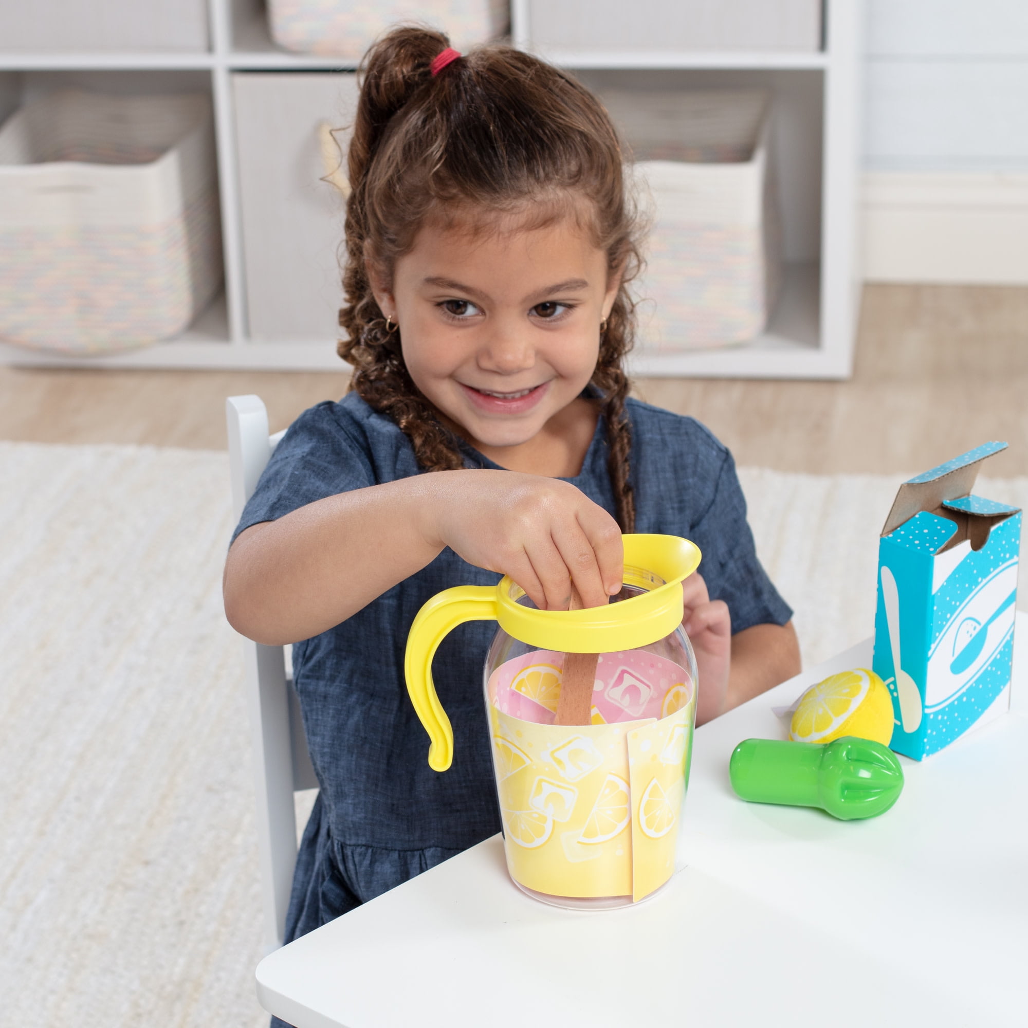 Melissa & Doug Lemonade Pretend Play Food and Drink Set (12 Pieces) h5mmz