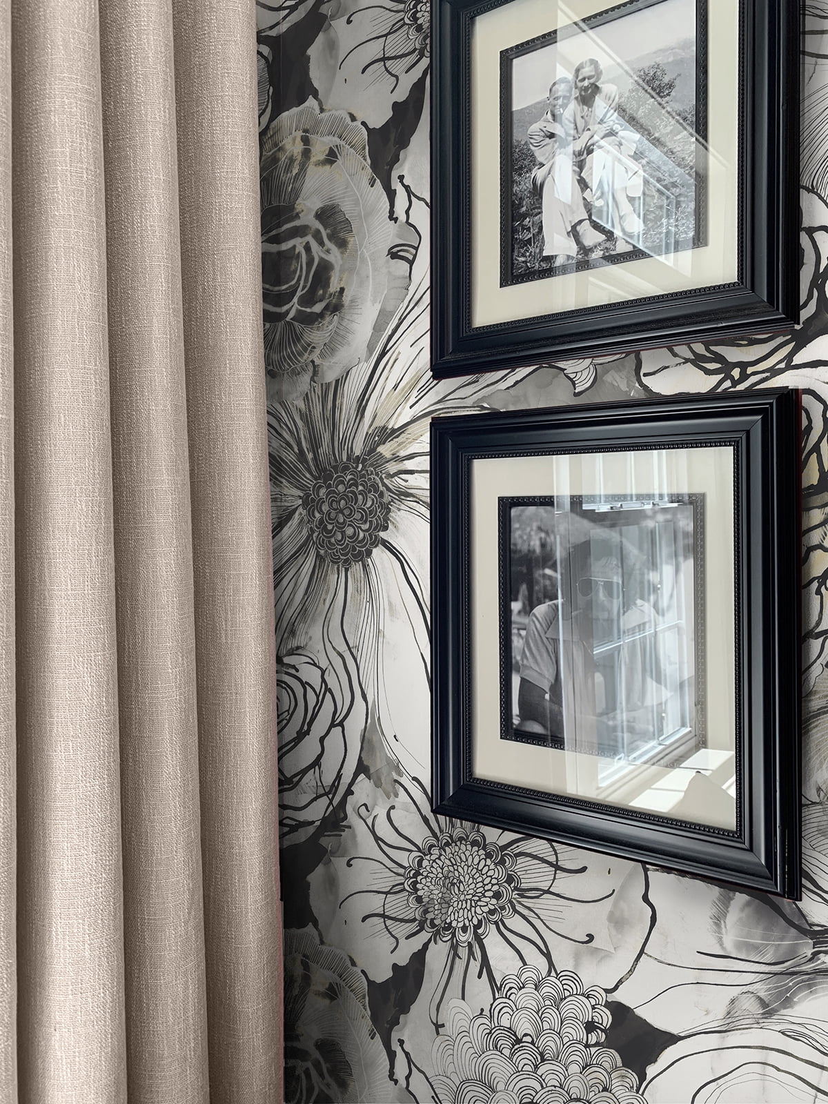 Harry & Grace Peel and Stick Wallpaper Floral Ink Rose Removable Wall Decor (Onyx, 20.5 in. W x 18 ft. L) w6ag1