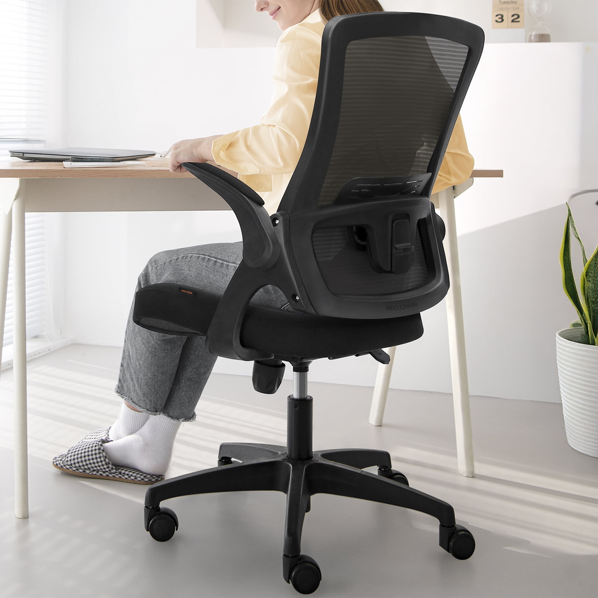CELTOSS Ergonomic Office Chair, Breathable Mesh Task Chair with Lumbar Support and Flip-Up Armrests (Black, 250 lb Capacity) hfyin