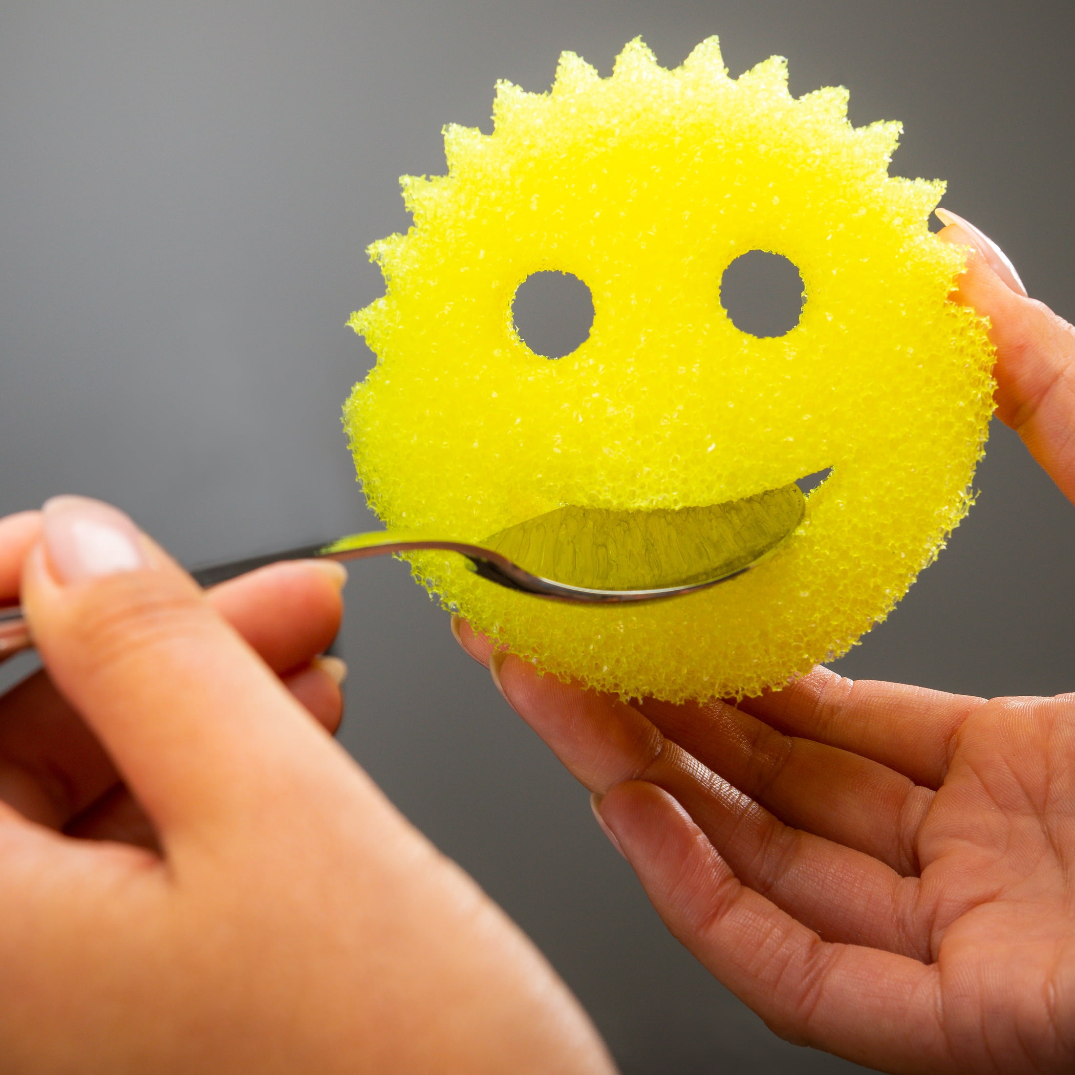 Scrub Daddy Original Scratch-Free Cleaning Sponge, Heavy-Duty Kitchen & Bath Scrubber (Yellow, 1 Count) vpfd7