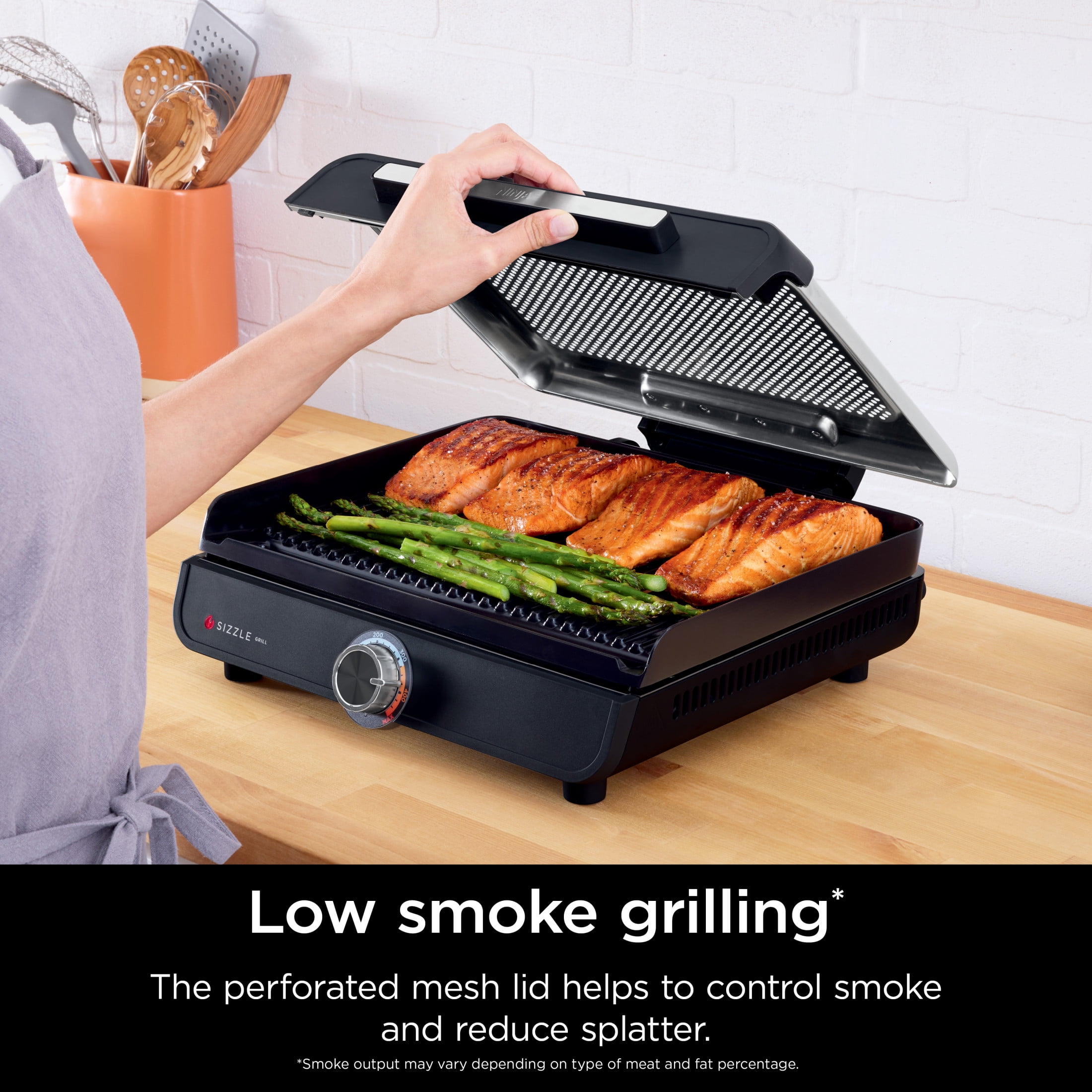 Ninja Sizzle Electric Indoor Grill, Low Smoke, 500°F Max Heat, Nonstick Surface (Black, 14 in) 8ts8z