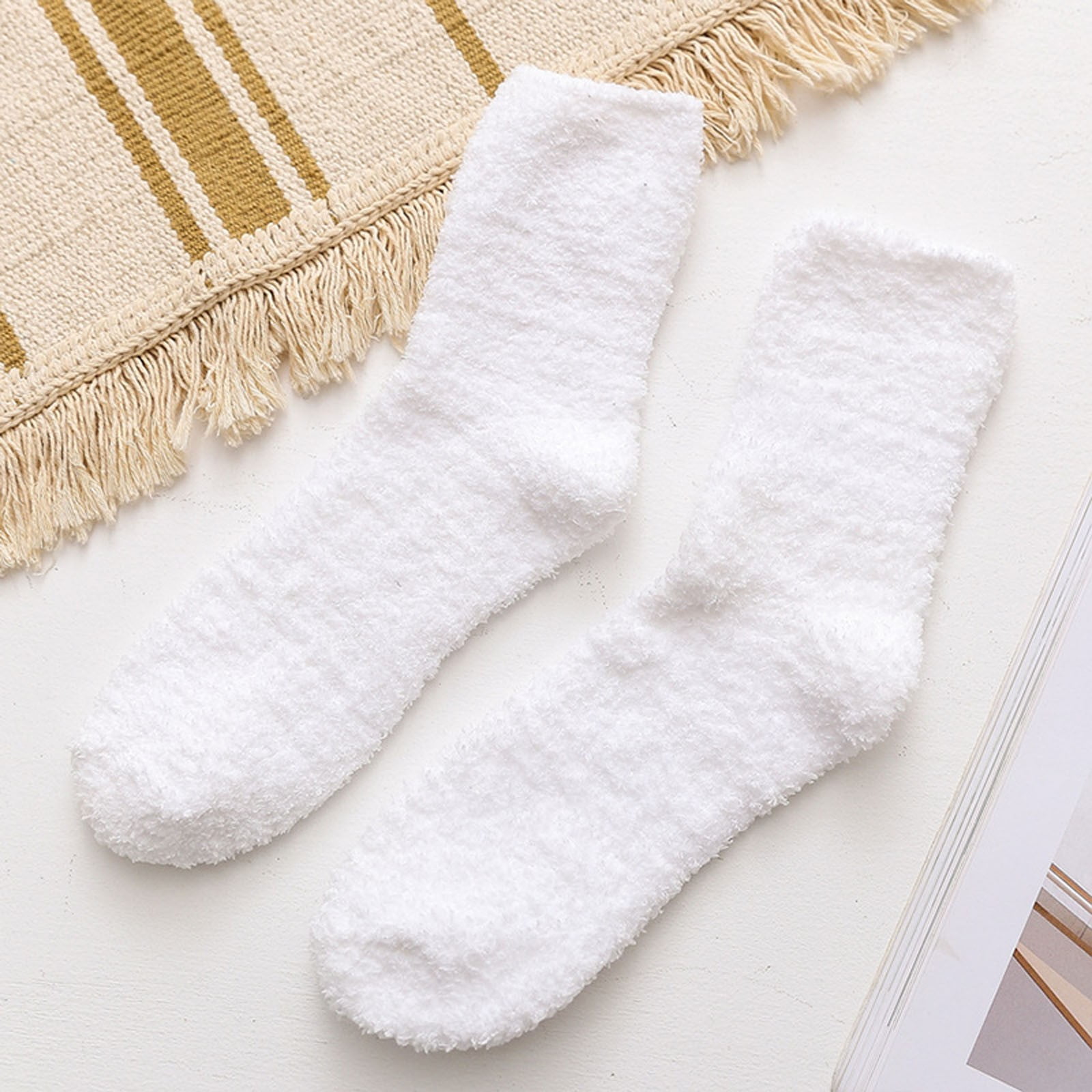 wxqfashion Fuzzy Slipper Socks for Men and Women, Warm Soft Thick Non-Slip Cabin Socks (White, 2 Pairs) gl4o8