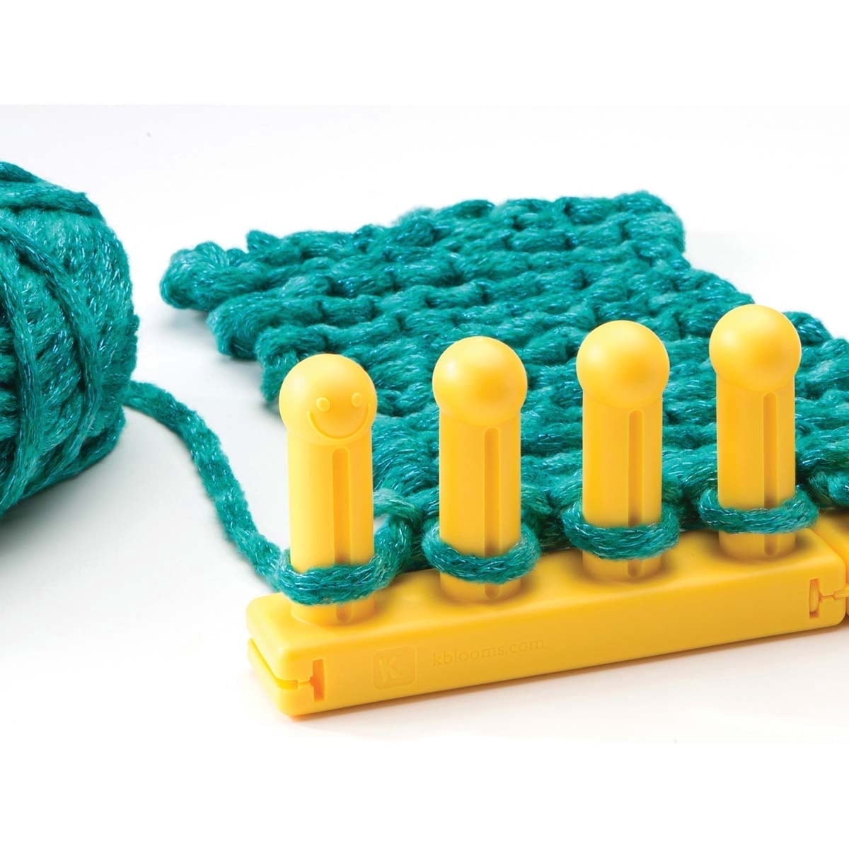Authentic Knitting Board Zippy Loom, Jumbo Peg Knitting Tool for Super Bulky Yarn (1 Piece) dn4h5