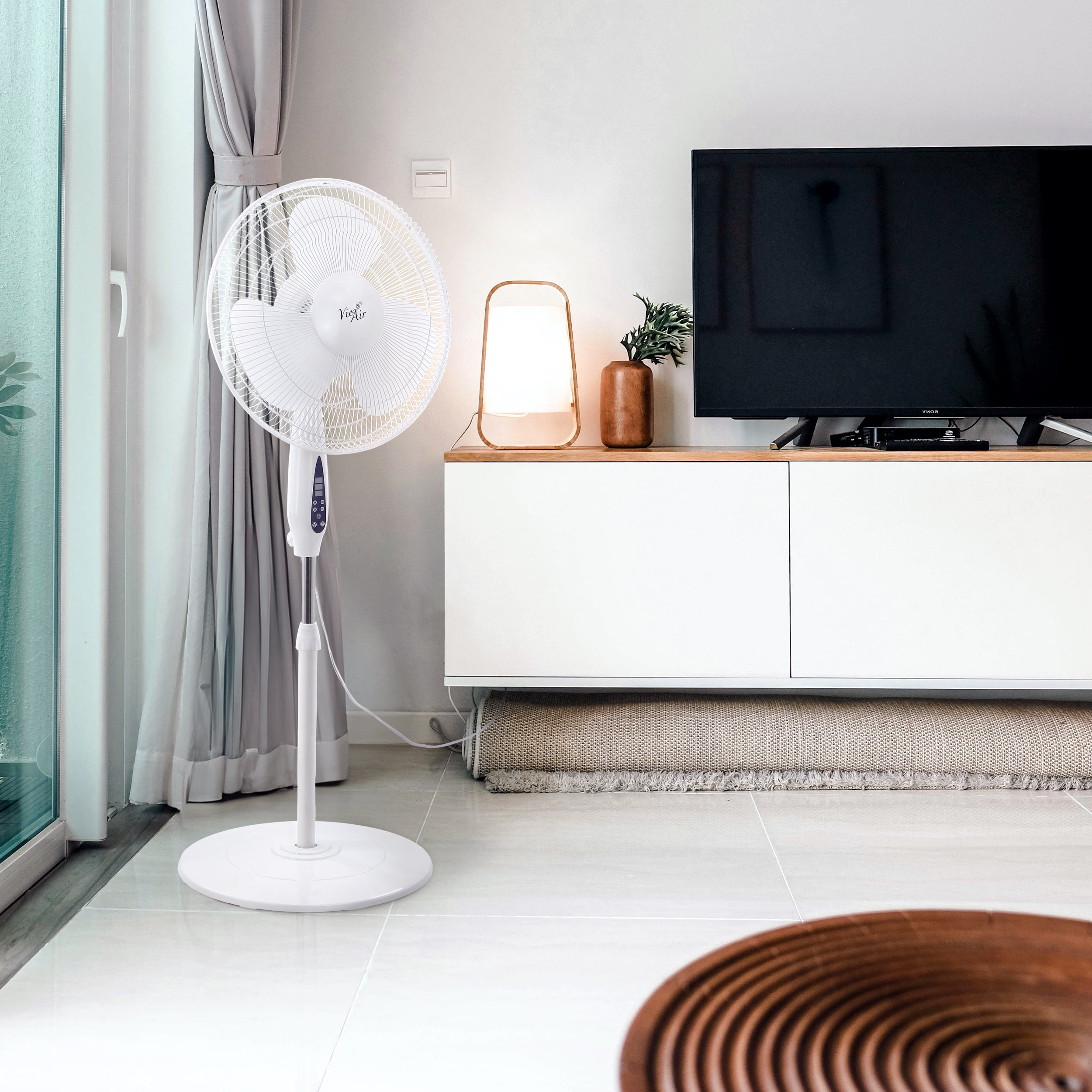 Vie Air 16 in 3-Speed Oscillating Stand Fan with Remote Control (White, 45.67 in) of4z3