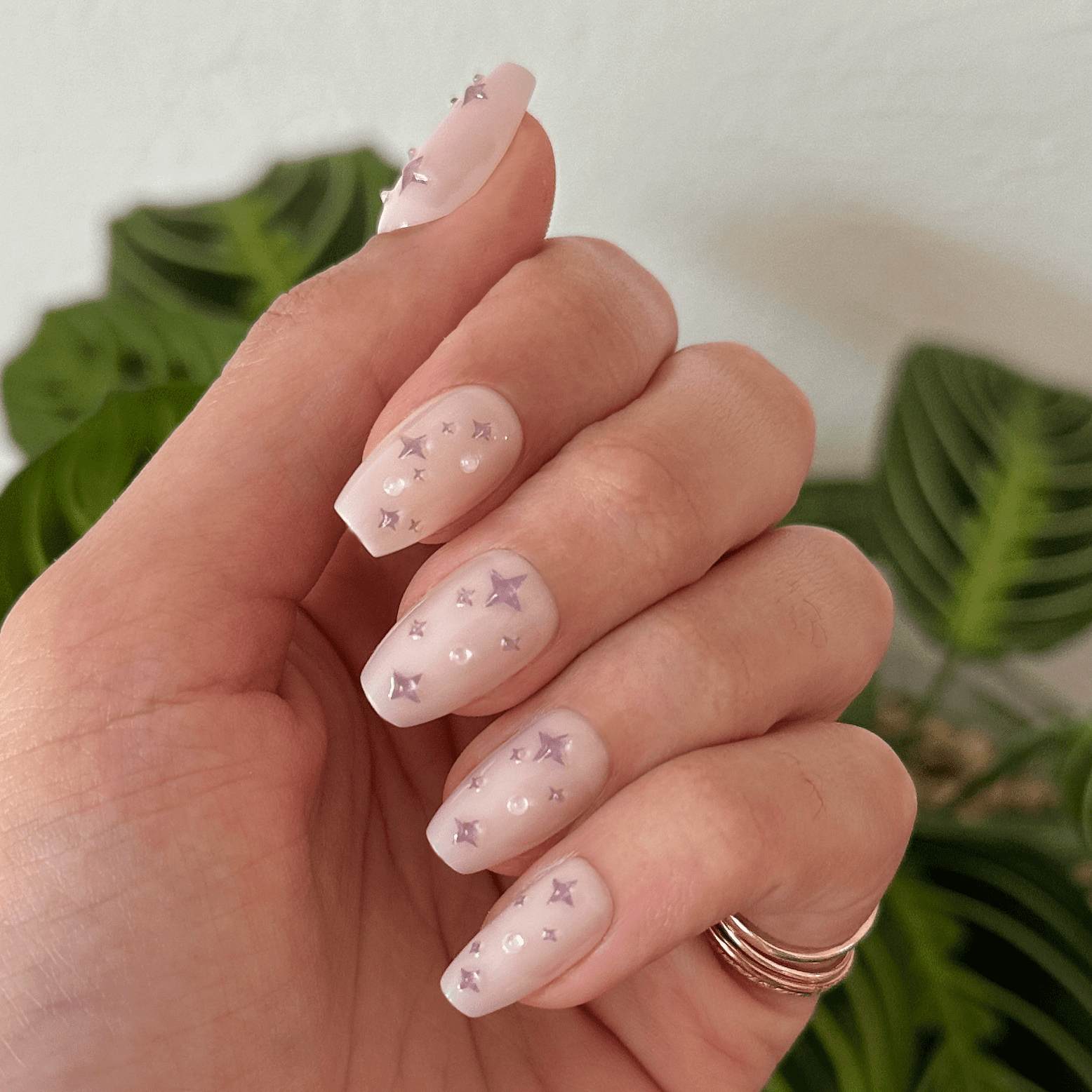 Olive & June Press-on Nails, Instant Mani Medium Coffin Shape, Puffy Sparkles & Pearls (Blue, 42 Pieces) fqcwf