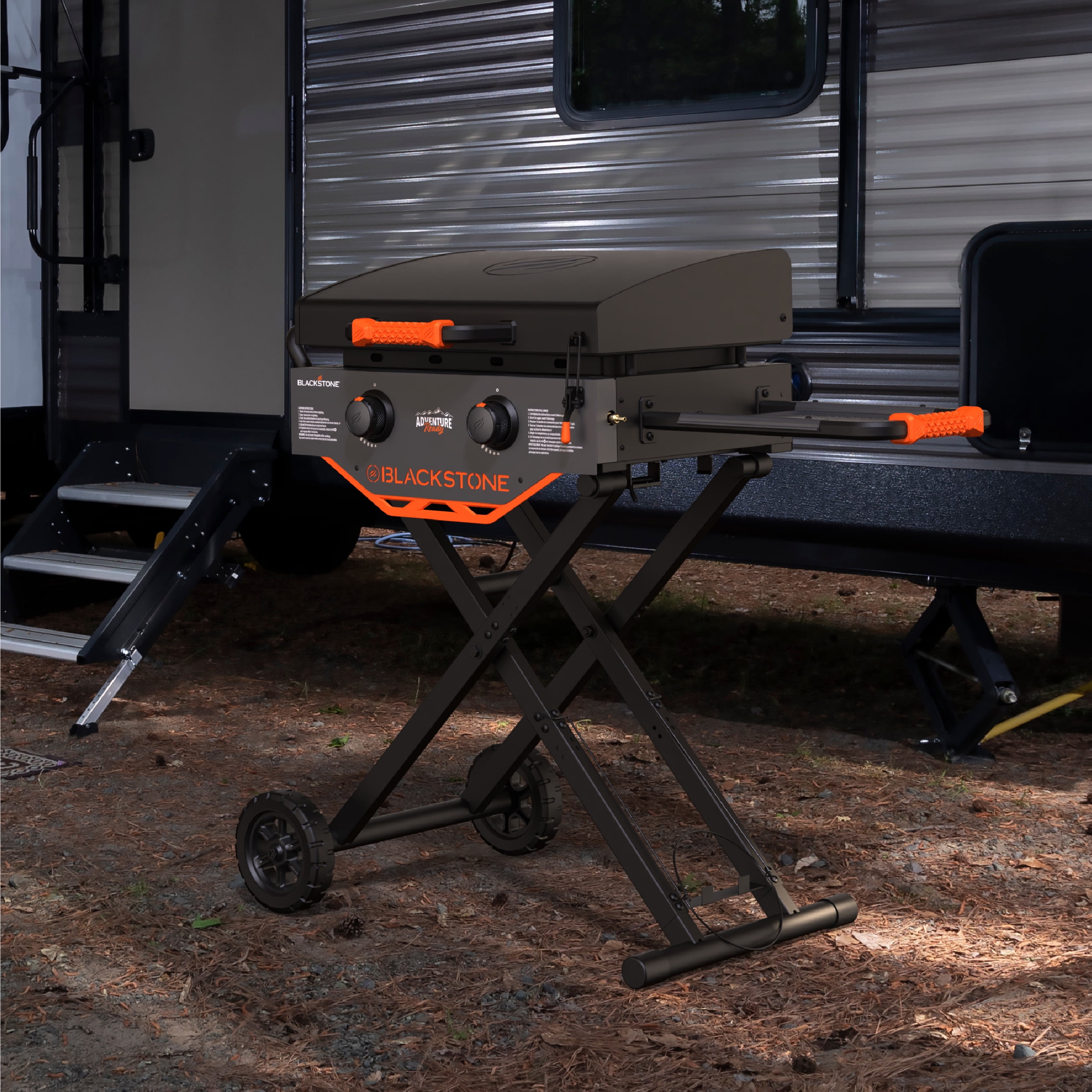 Blackstone Adventure Ready Outdoor Griddle (22 in, 2-Burner Propane Flat Top Grill, Gray) pp0me