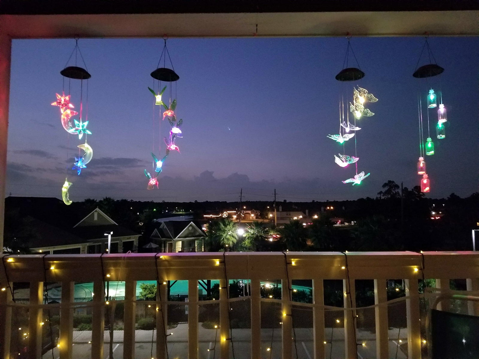 Bshapplus Solar Hummingbird Wind Chimes, Color Changing LED Waterproof Outdoor Hanging Light (1 Pack) 65wrk