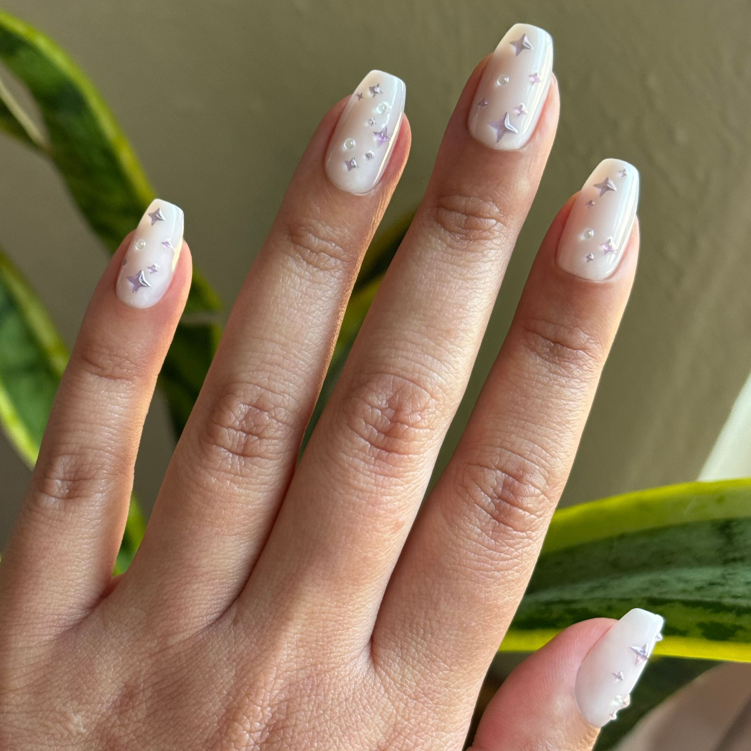 Olive & June Press-on Nails, Instant Mani Medium Coffin Shape, Puffy Sparkles & Pearls (Blue, 42 Pieces) fqcwf
