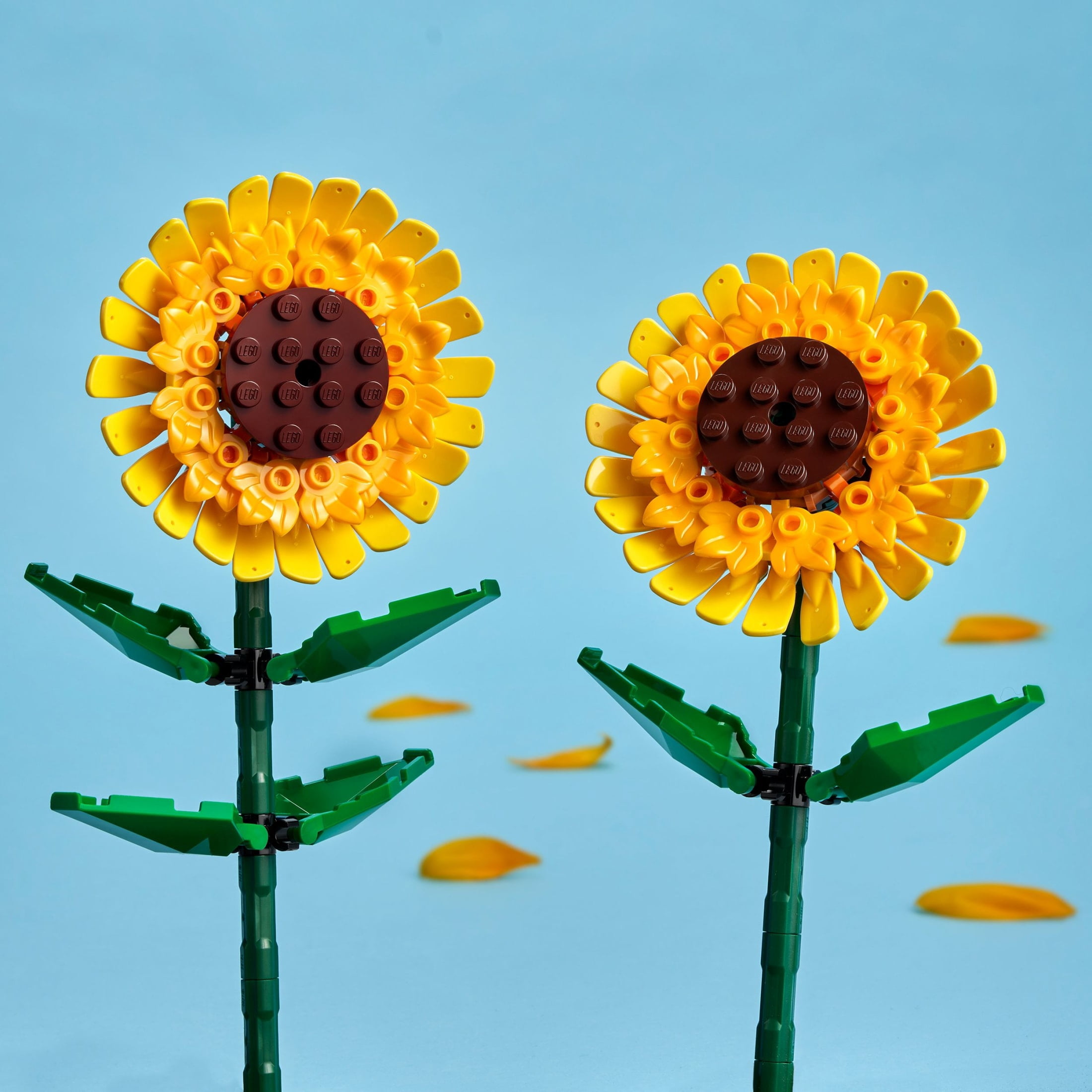 LEGO Sunflowers Building Kit, Artificial Flower Display Set for Home Decor (191 Pieces, 9.5 in. Tall) c2jbv