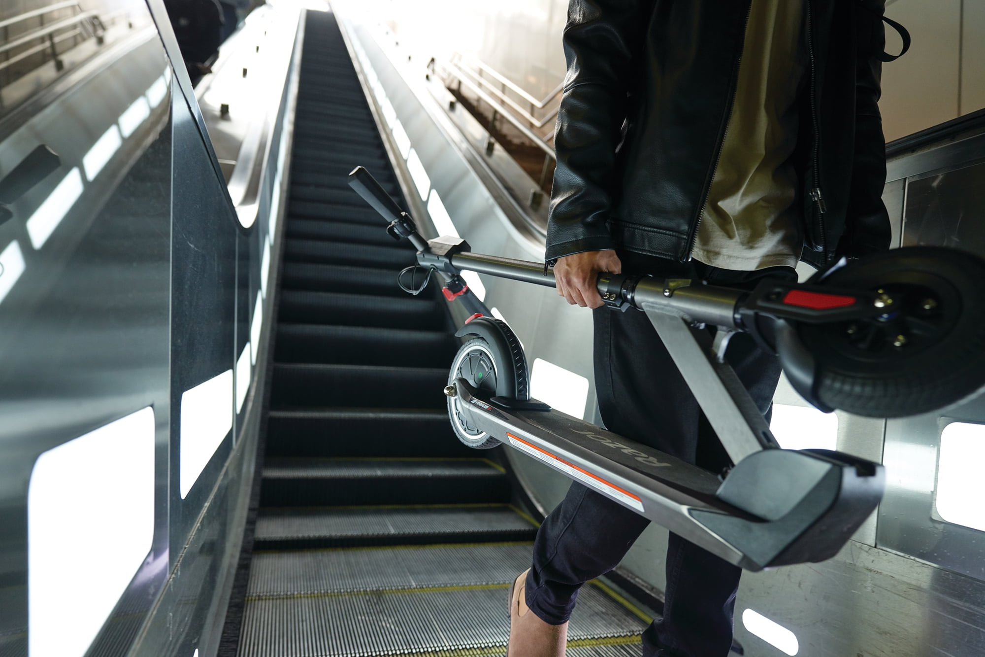 Razor E Prime III Electric Scooter for Adults, Portable Folding Commuter with 18 mph Max Speed and 15-mile Range (Black, 220 lb Capacity) fjgv5
