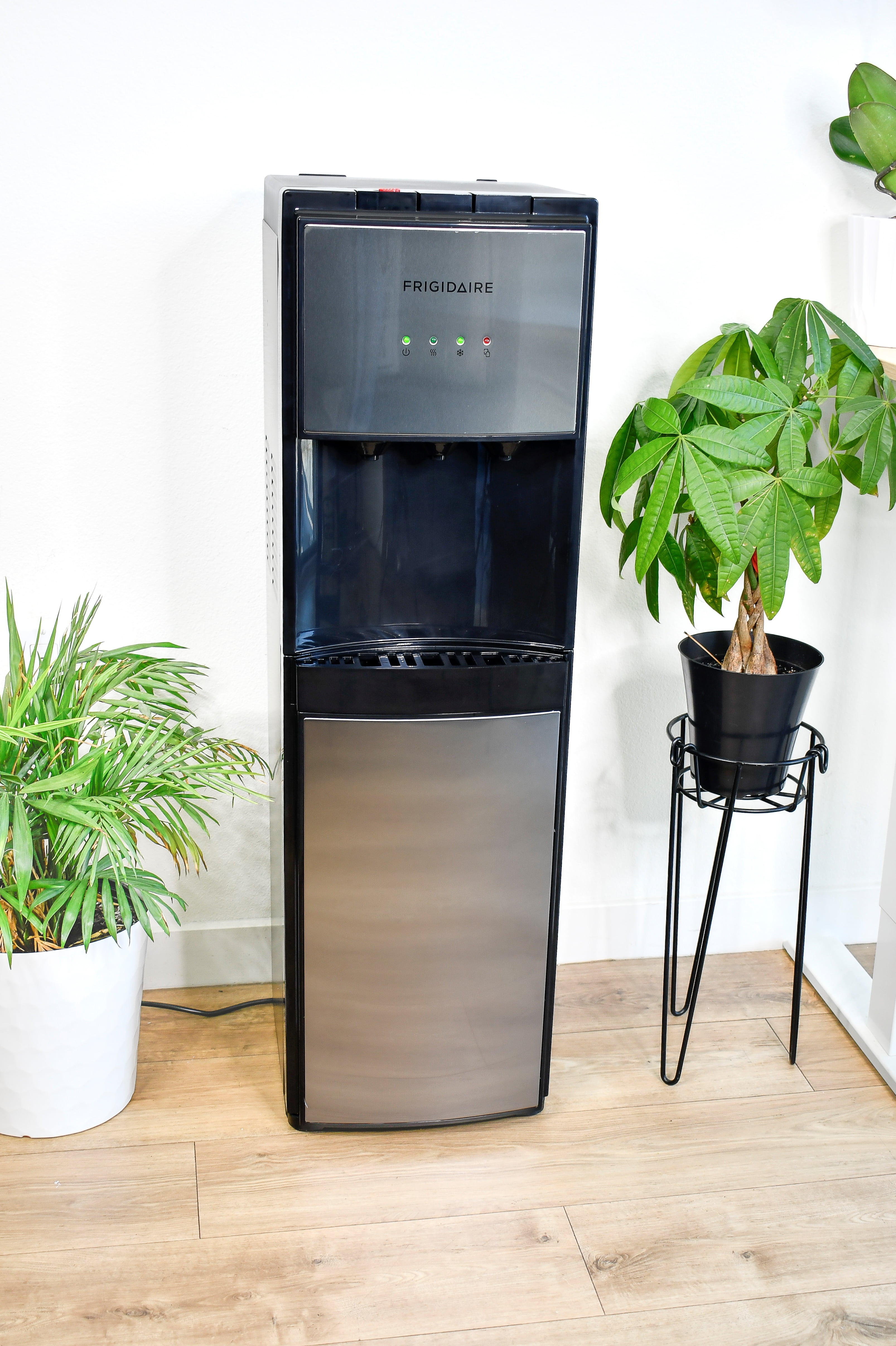 Frigidaire Bottom Loading Water Cooler Dispenser (Hot and Cold, Stainless Steel, 5 Gallon) e356g