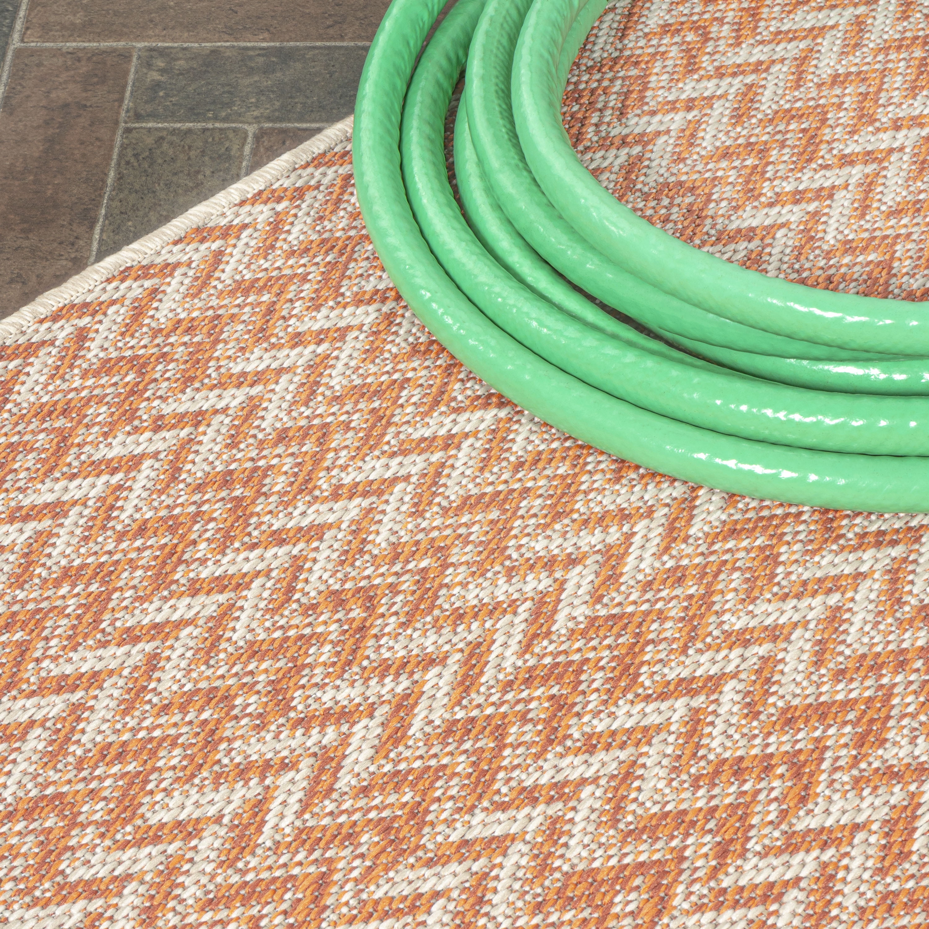 JONATHAN Y Santa Monica Area Rug, Chevron Concentric Squares Modern Indoor Outdoor Decor (Orange and Cream, 8 ft x 10 ft) y4005