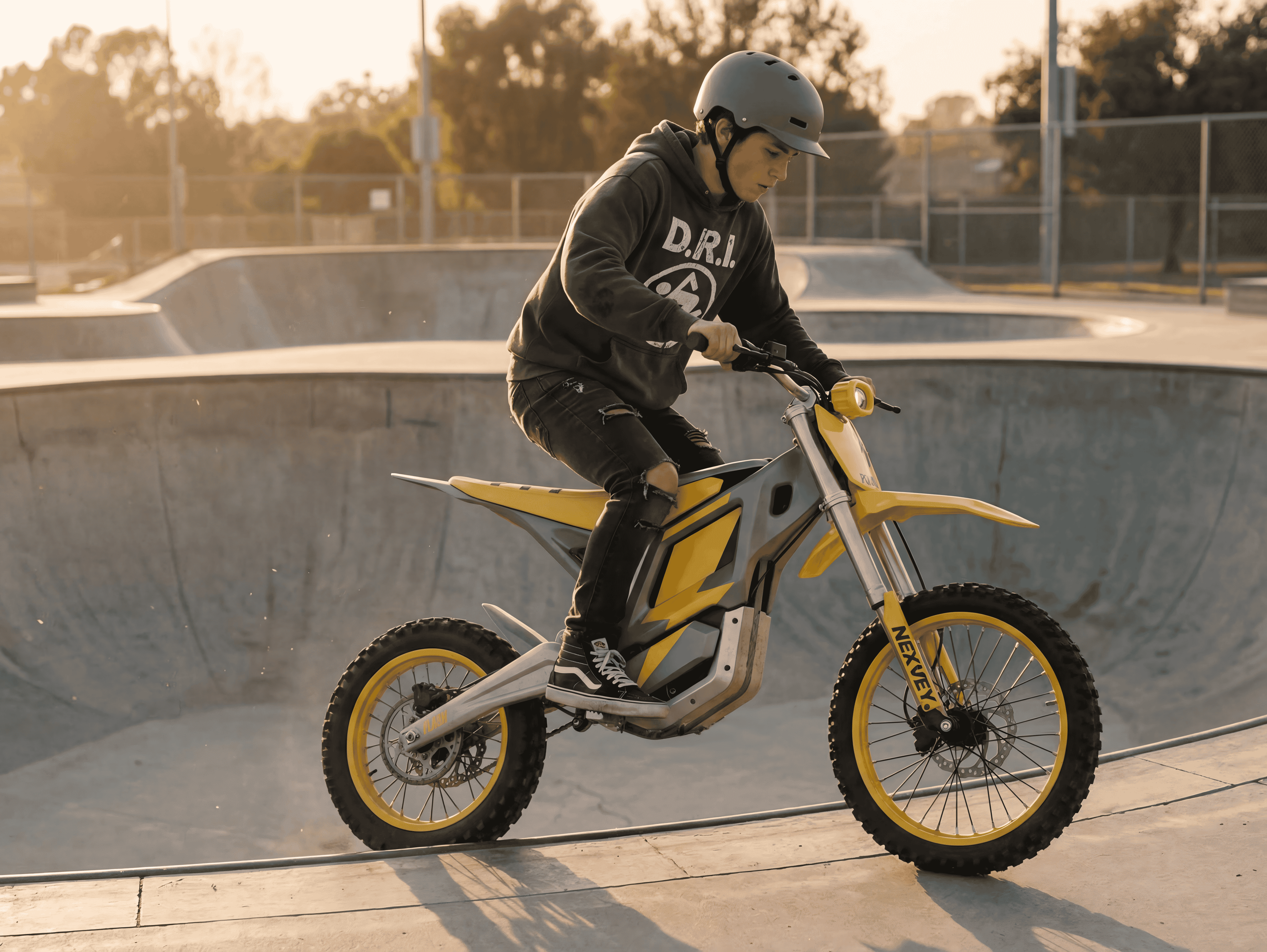 NEXVEY Flash Electric Dirt Bike, 4000W Peak Power Off-Road Motorcycle with Dual Hydraulic Brakes (Yellow, 48V 22.5AH Battery) li0yp