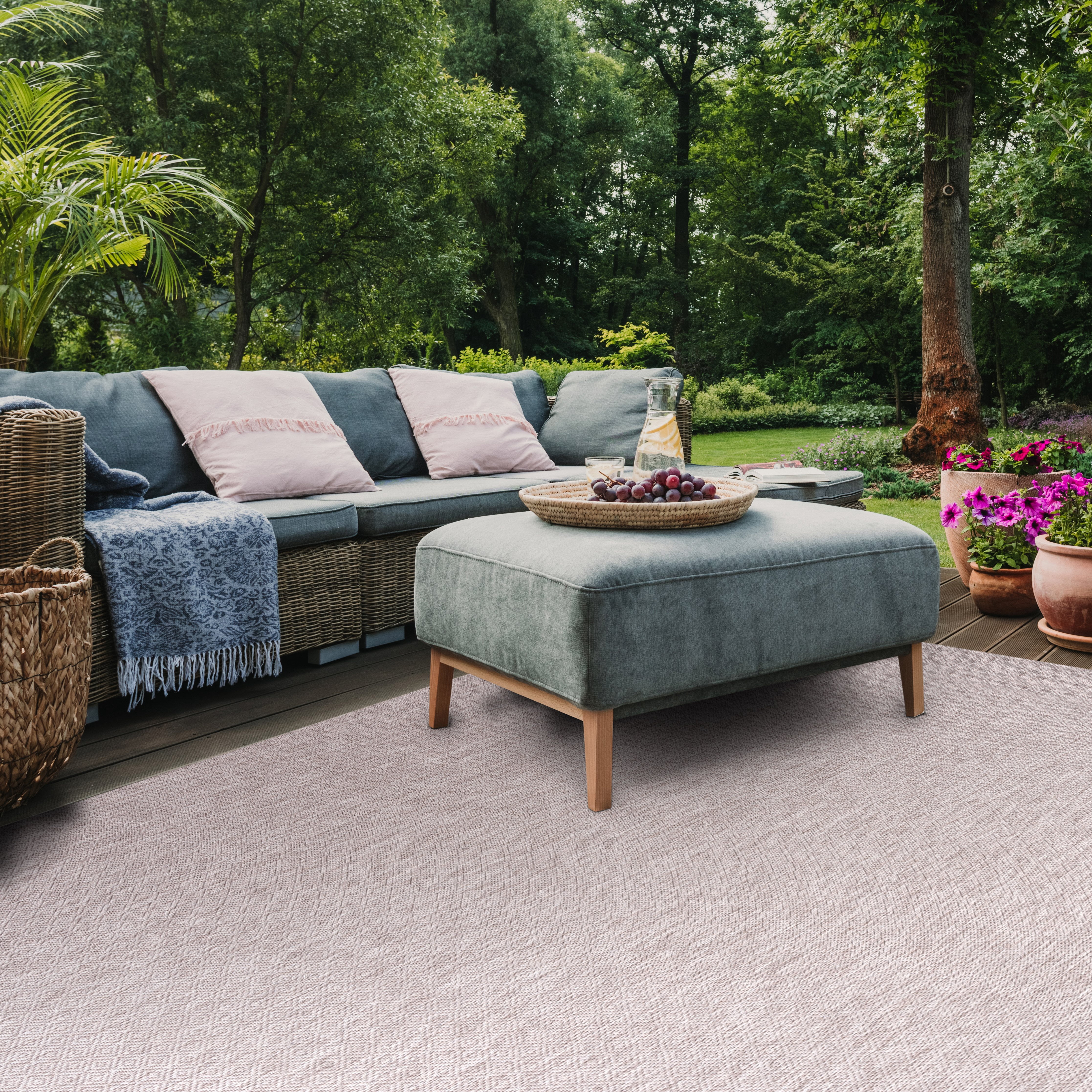 Safavieh Courtyard Mitre Geometric Indoor/Outdoor Area Rug (Beige, 5 ft 3 in x 7 ft 7 in) ny680