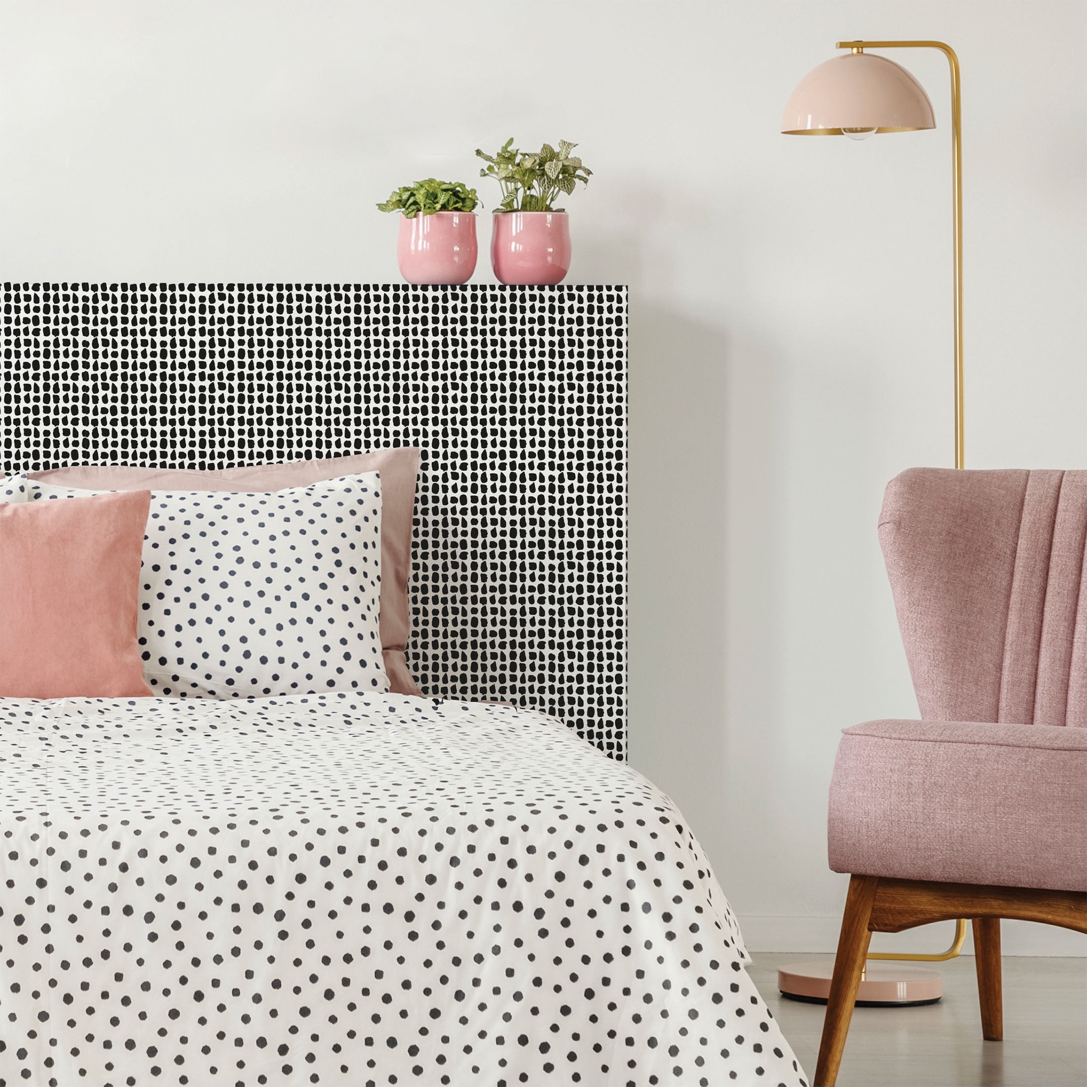 Mainstays Peel and Stick Wallpaper, Modern Black and White Spots Pattern (13.35 sq ft) skulw