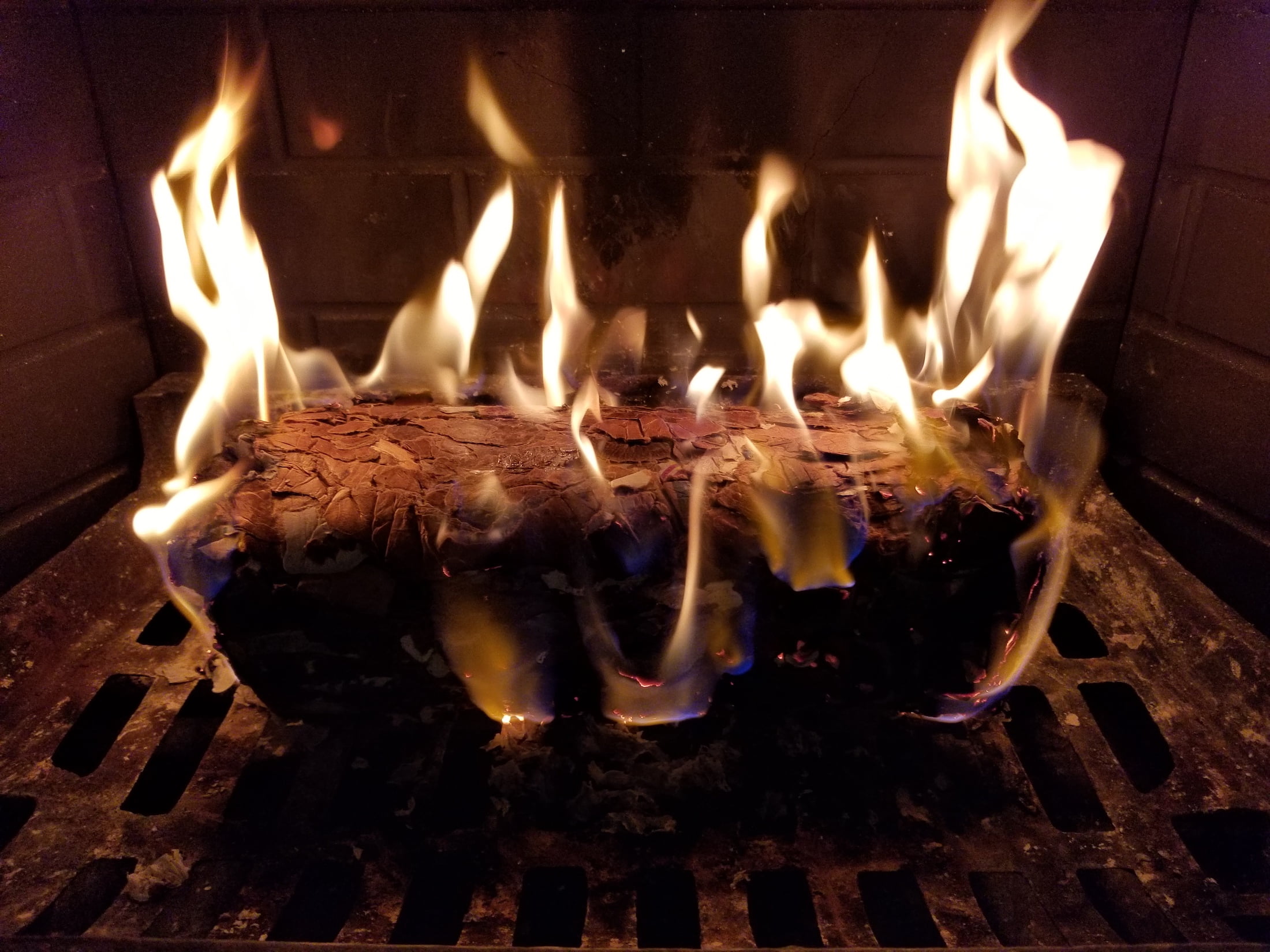 Enviro-Log Indoor and Outdoor Fire Logs, Clean-Burning Recycled Material (6 Count, 4.3 lb Each) gt8pj