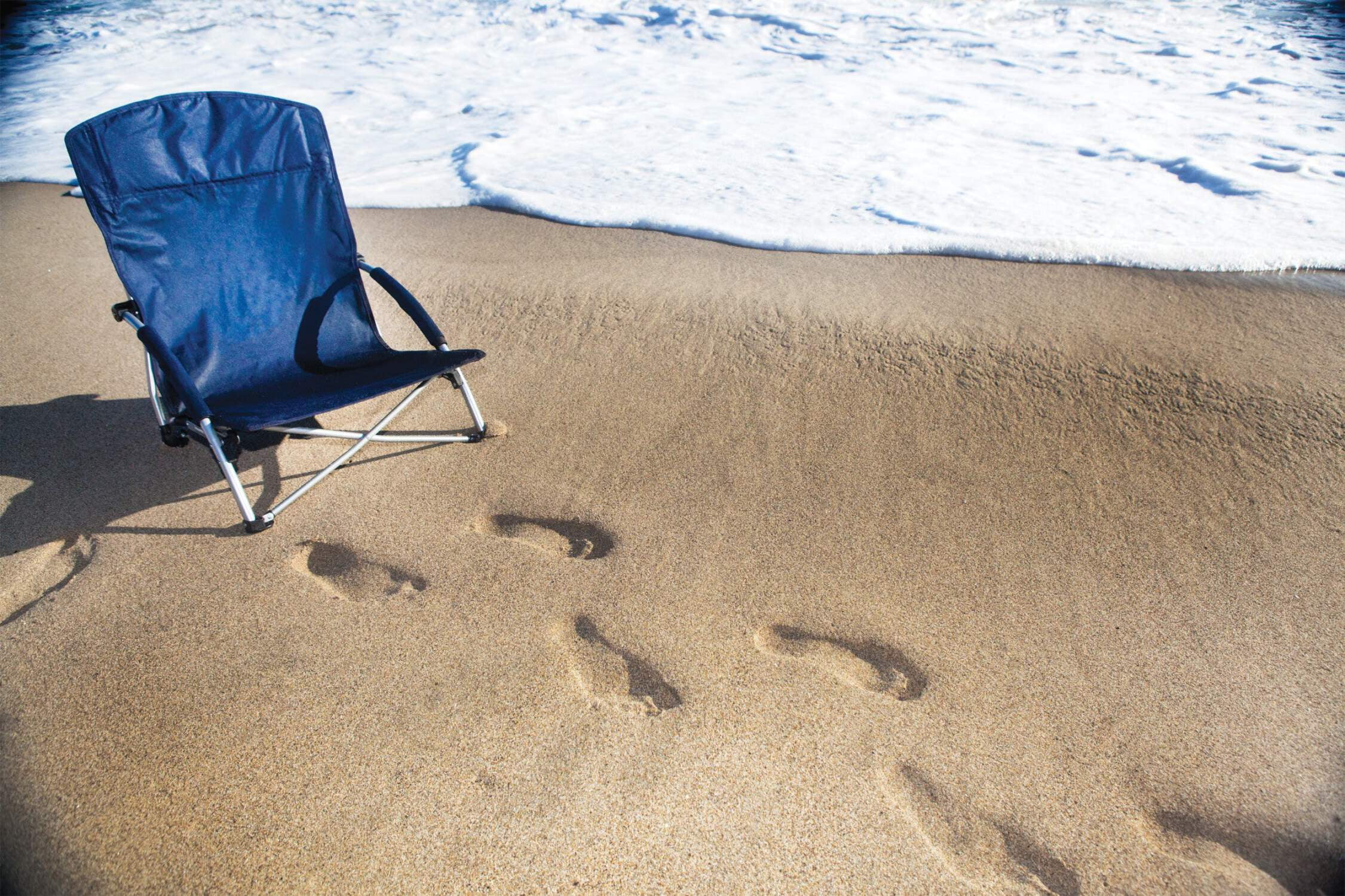 Oniva Tranquility Beach Chair, Portable Folding Low Camp Chair with Carry Bag (Blue) euttz