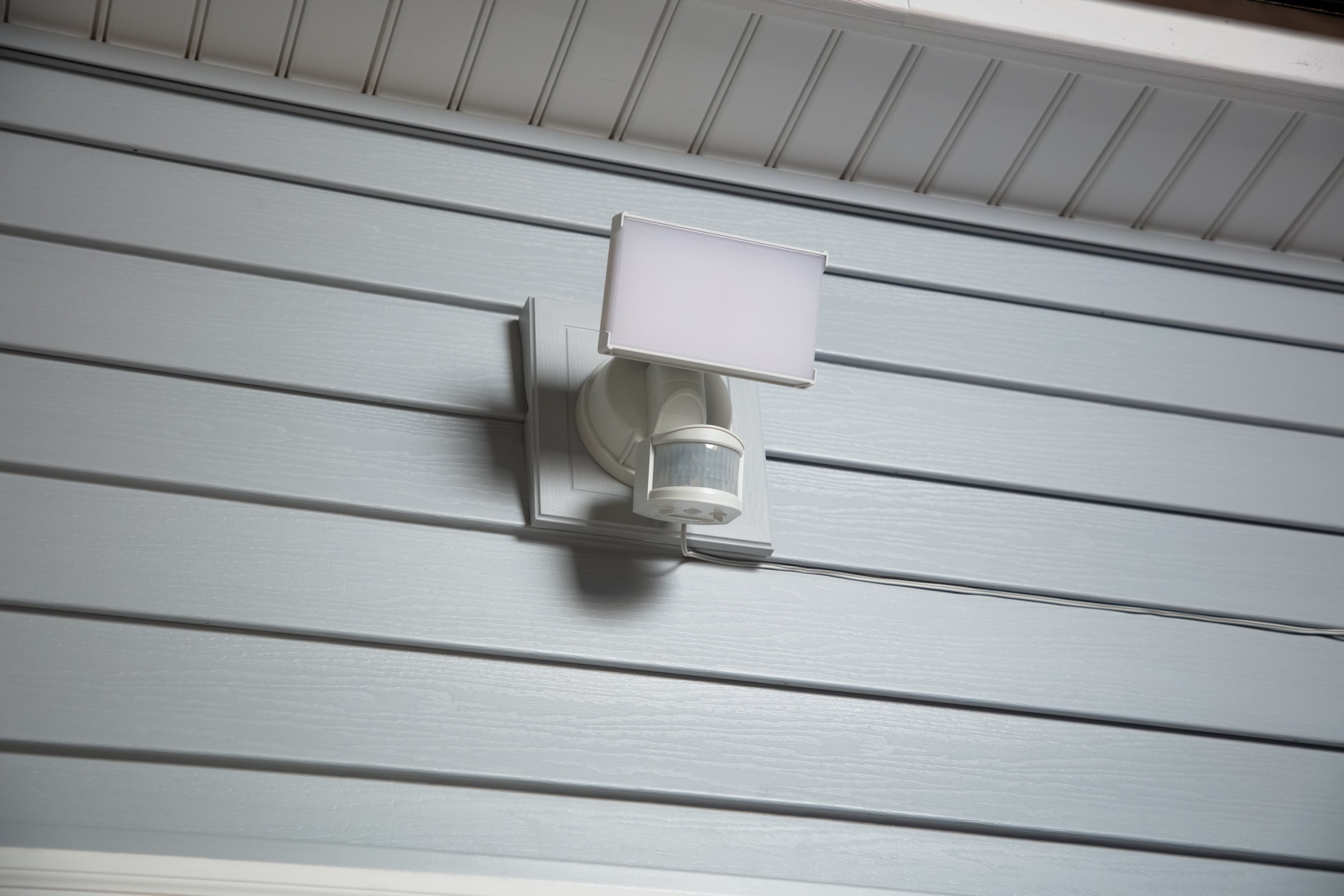 Hyper Tough LED Solar Motion Sensing Security Flood Light (White, 1000 Lumens) xabow