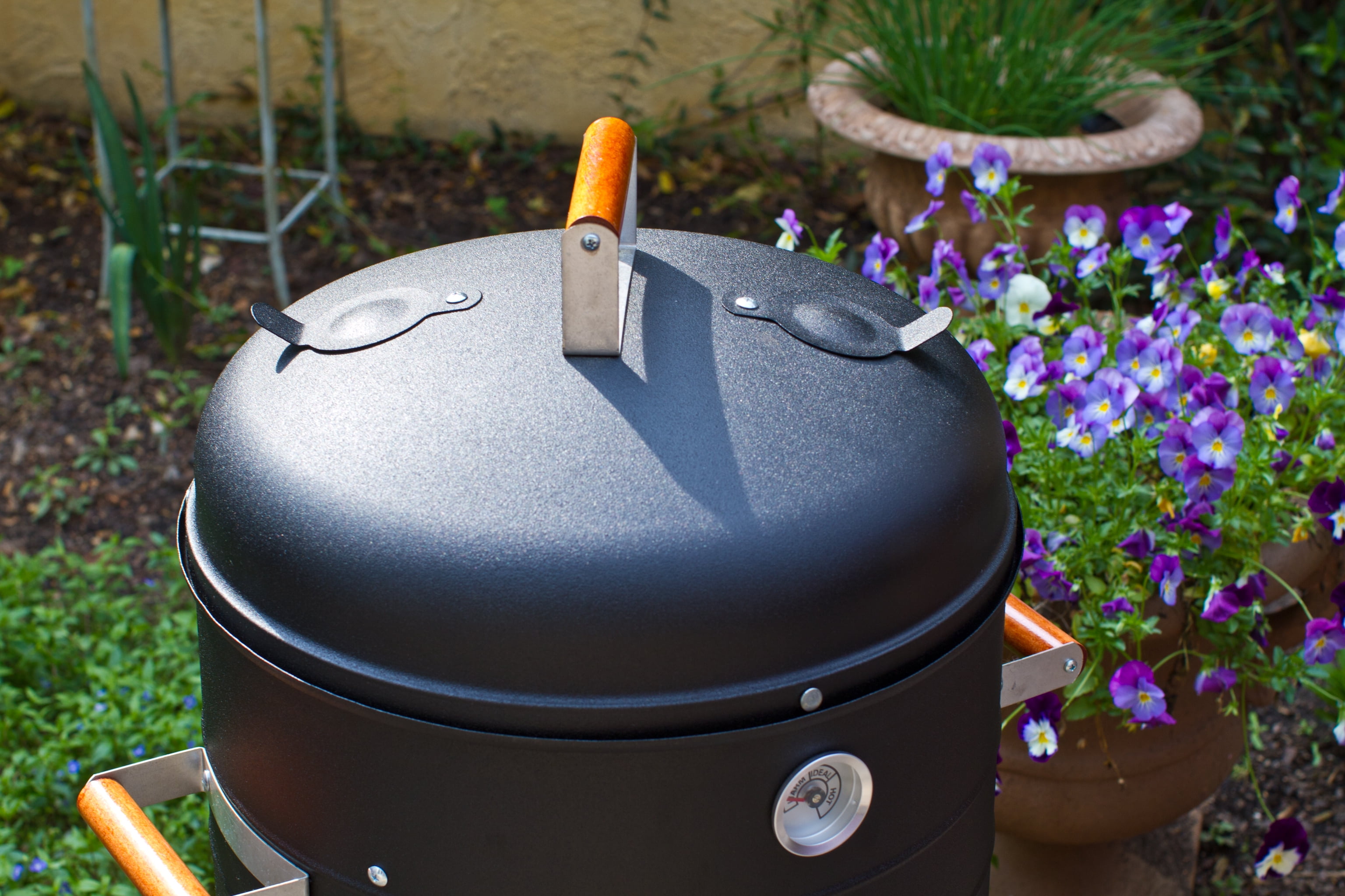 Americana Grills 2-In-1 Charcoal Water Smoker and Portable Grill (Black, 351 sq in) 0oyjt