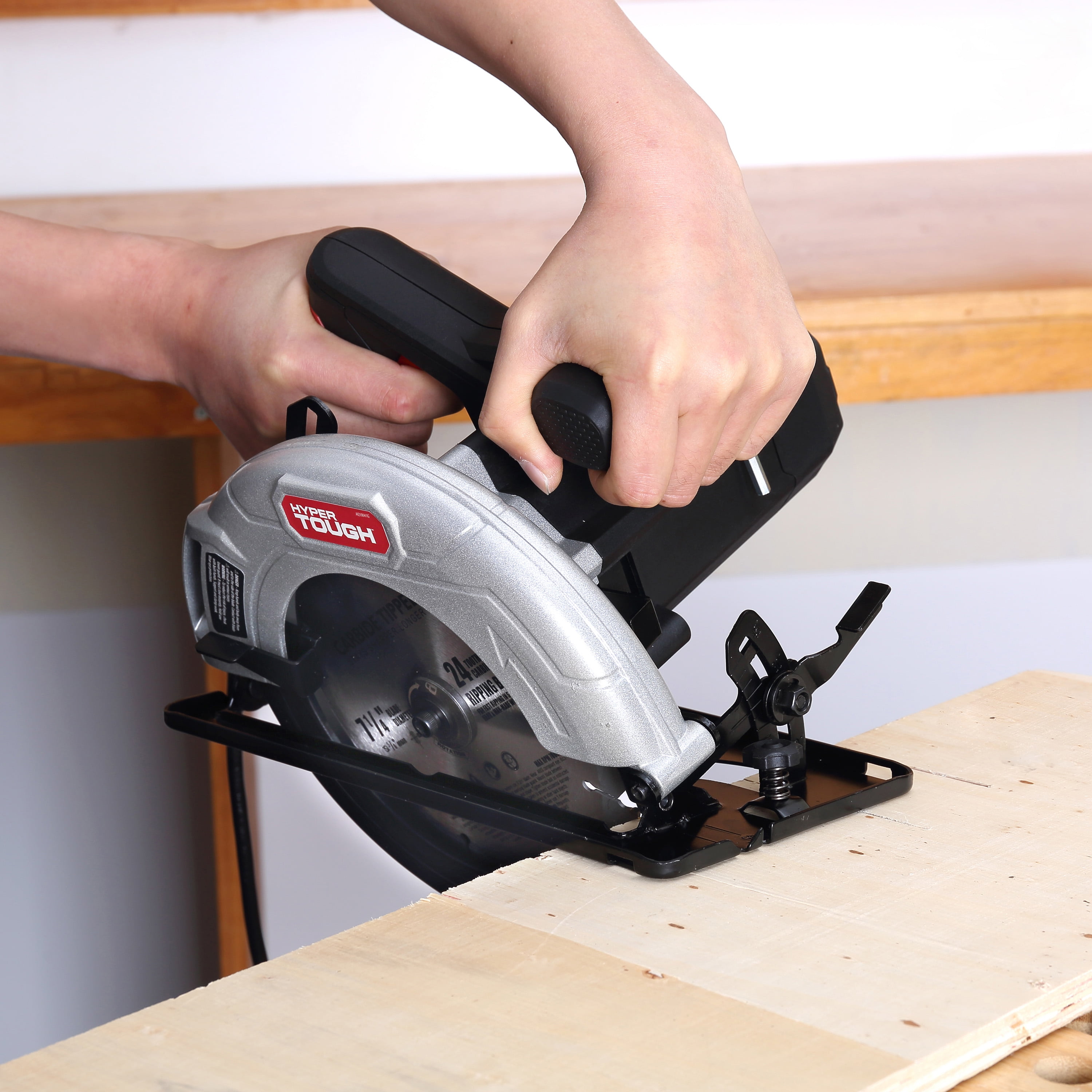 Hyper Tough 12 Amp Corded Circular Saw with Steel Shoe and Adjustable Bevel (7.25 in) fee8g