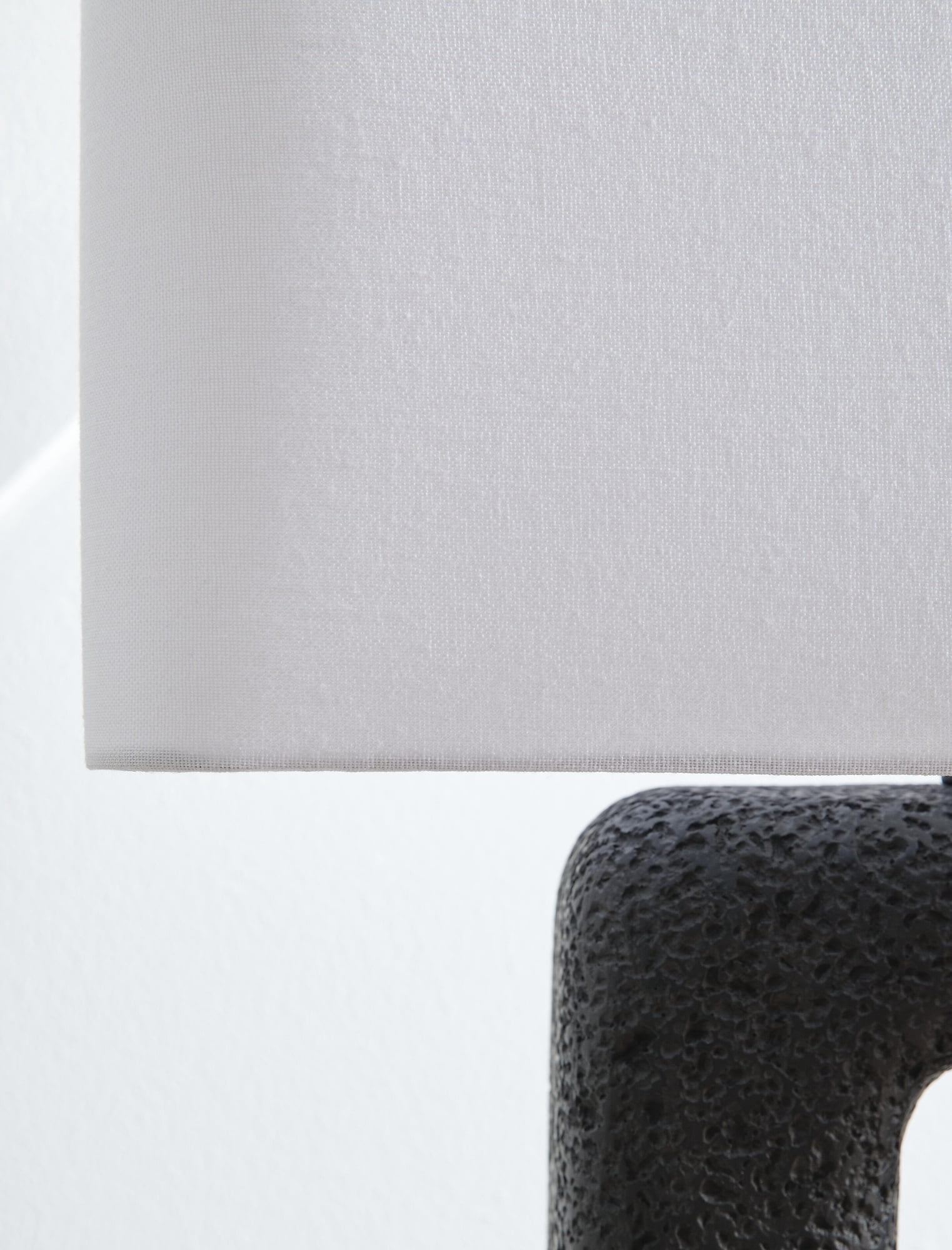 Signature Design by Ashley Wimmings Table Lamp (Set of 2) Modern Textured Lighting (Black, 24 in Height) sd8xk