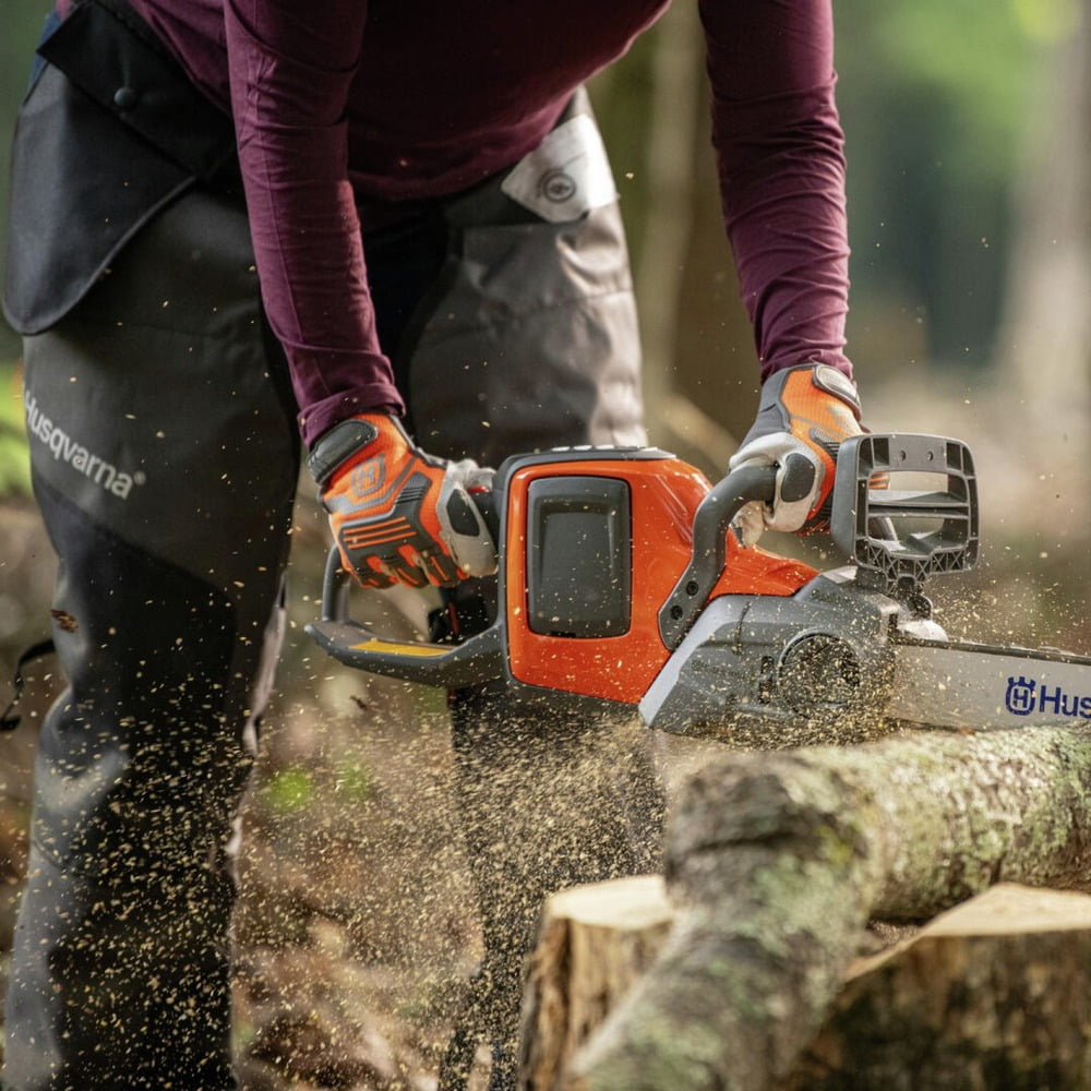 Husqvarna Power Axe 225i 56V Cordless Electric Chainsaw with Battery and Charger (Orange, 14 in. Bar) ptkmn