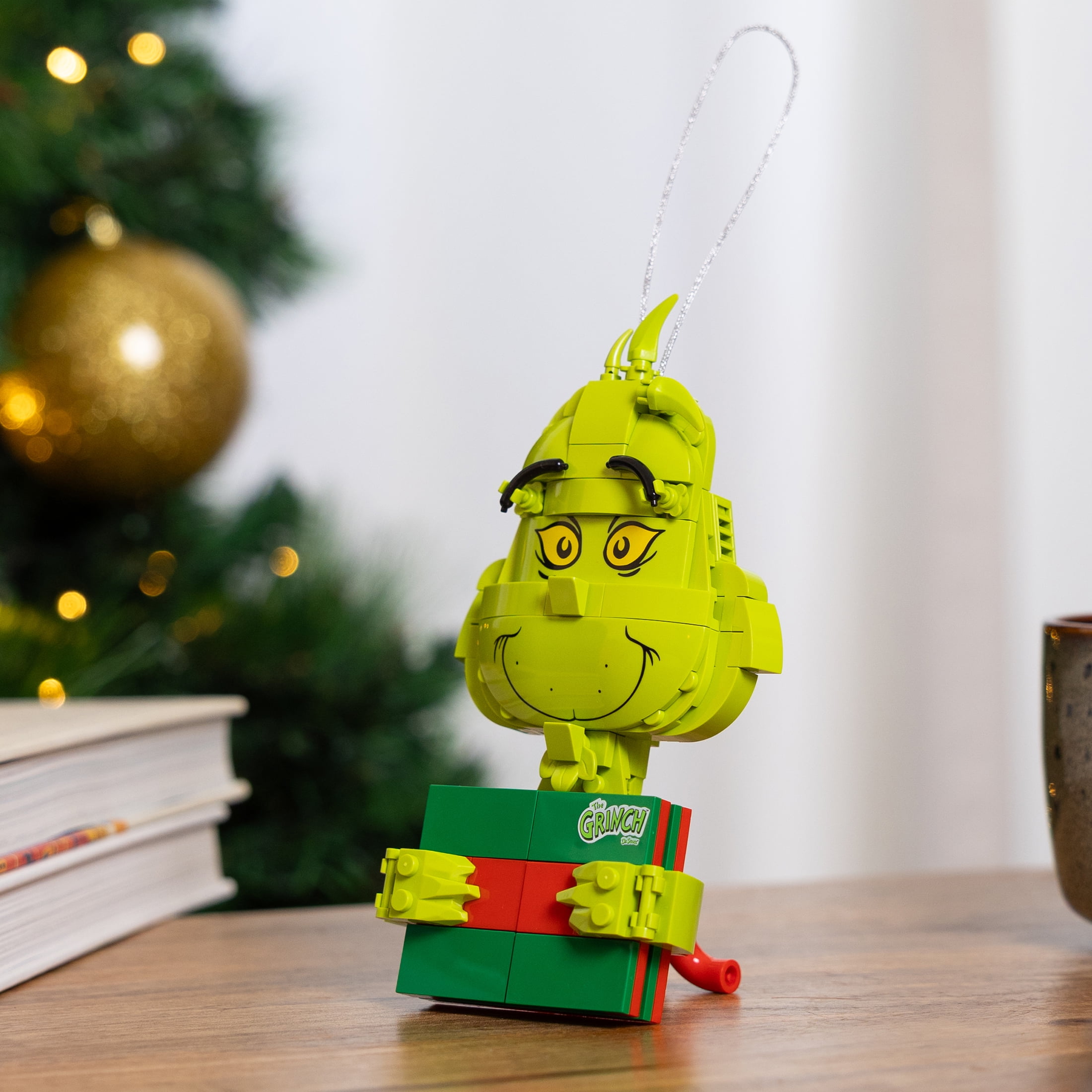Brickcraft The Grinch Story Time Decoration Building Kit (Holiday Collectible, 138-Piece Set) 8ixmy