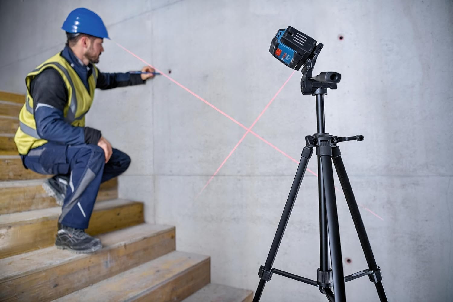 Bosch GLL50-20 Self-Leveling Cross-Line Laser (Blue, 50 ft Range) y47kx