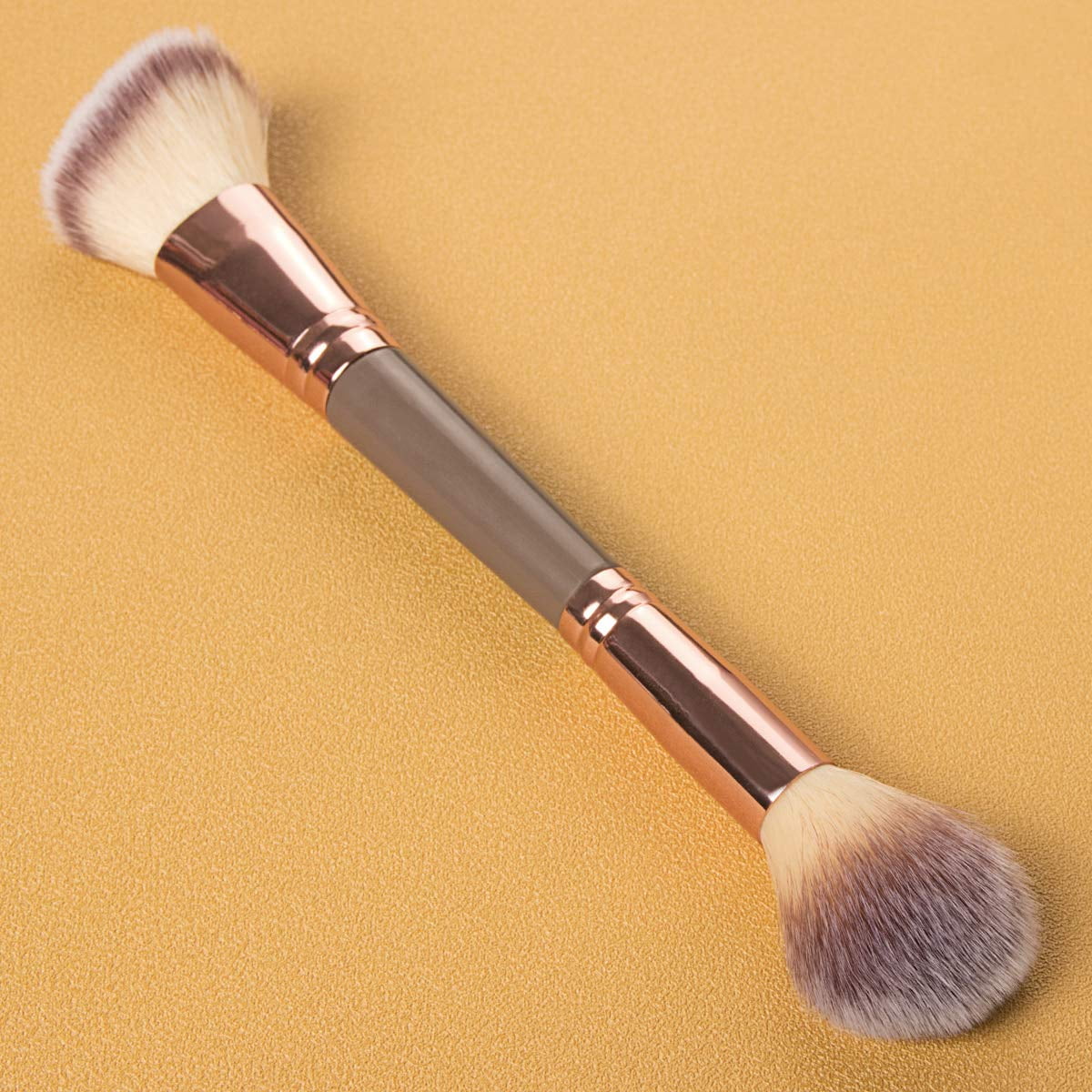 Levamdar Dual-Ended Contour Highlight Makeup Brush for Foundation and Concealer Blending (1 Piece) io134