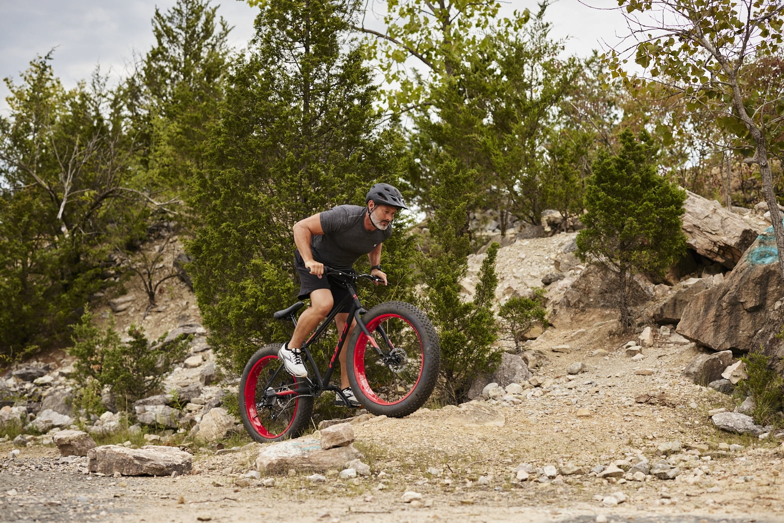 Huffy Maunga Fat Tire Mountain Bike, Durable Steel Frame, 7-Speed Shimano Drivetrain, Disc Brakes (Black/Red, 26 in) m5cel - Image 8