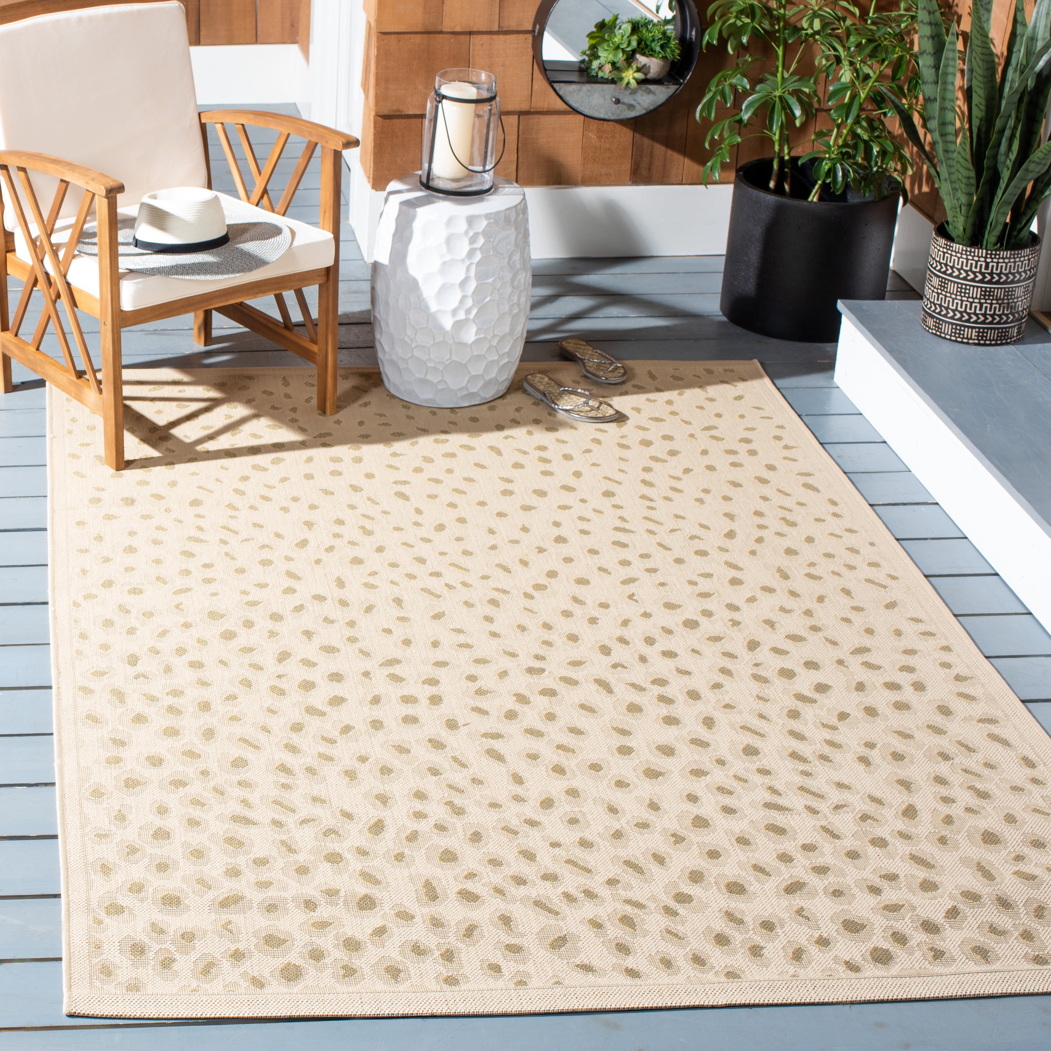 Safavieh Courtyard Camille Spotted Indoor/Outdoor Area Rug (Beige/Gold, 5 ft 3 in x 7 ft 7 in) f922z