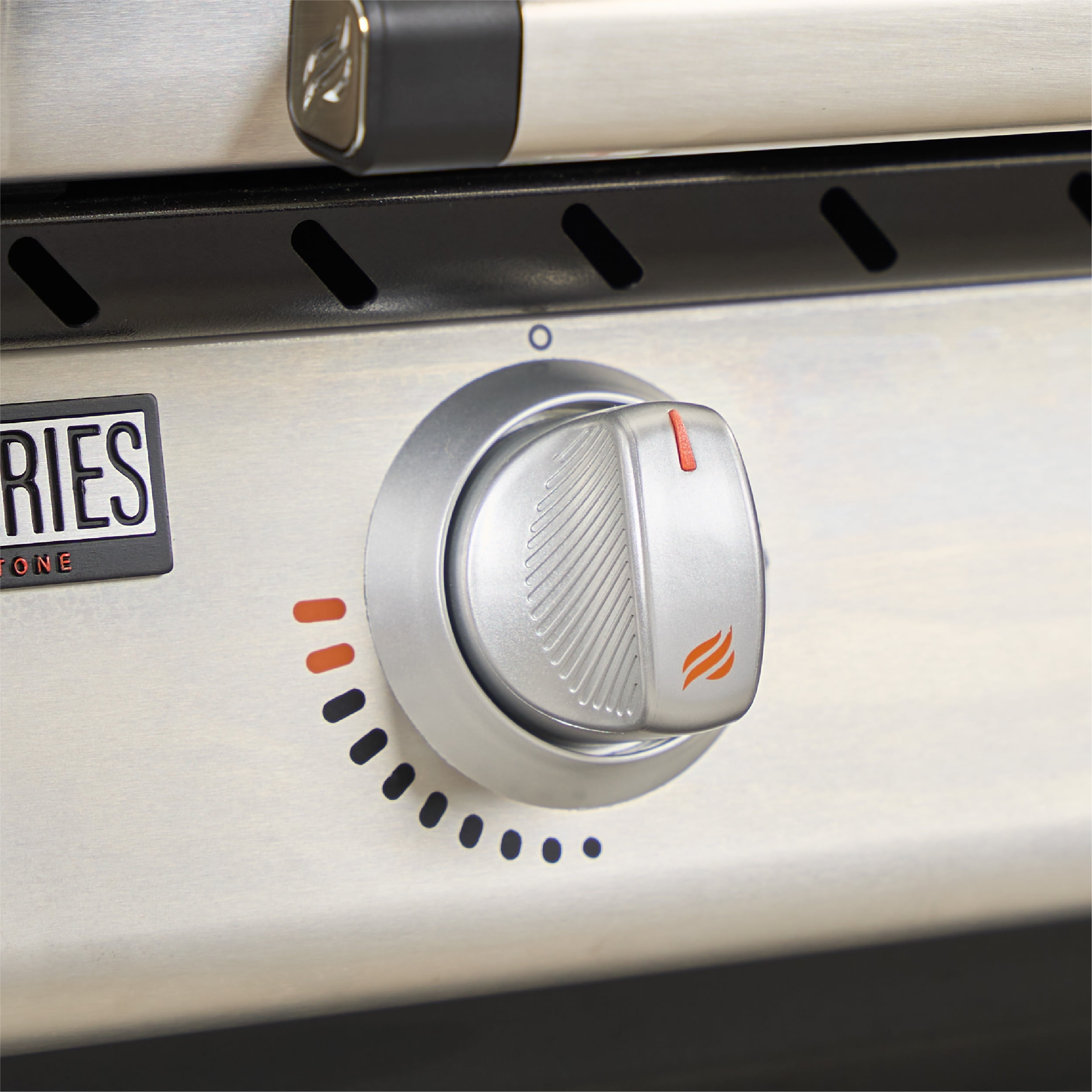 Blackstone Pro Series 36-inch 4-Burner Propane Omnivore Drop-in Outdoor Griddle with Hood (Silver, 768 sq in) 5r8ii