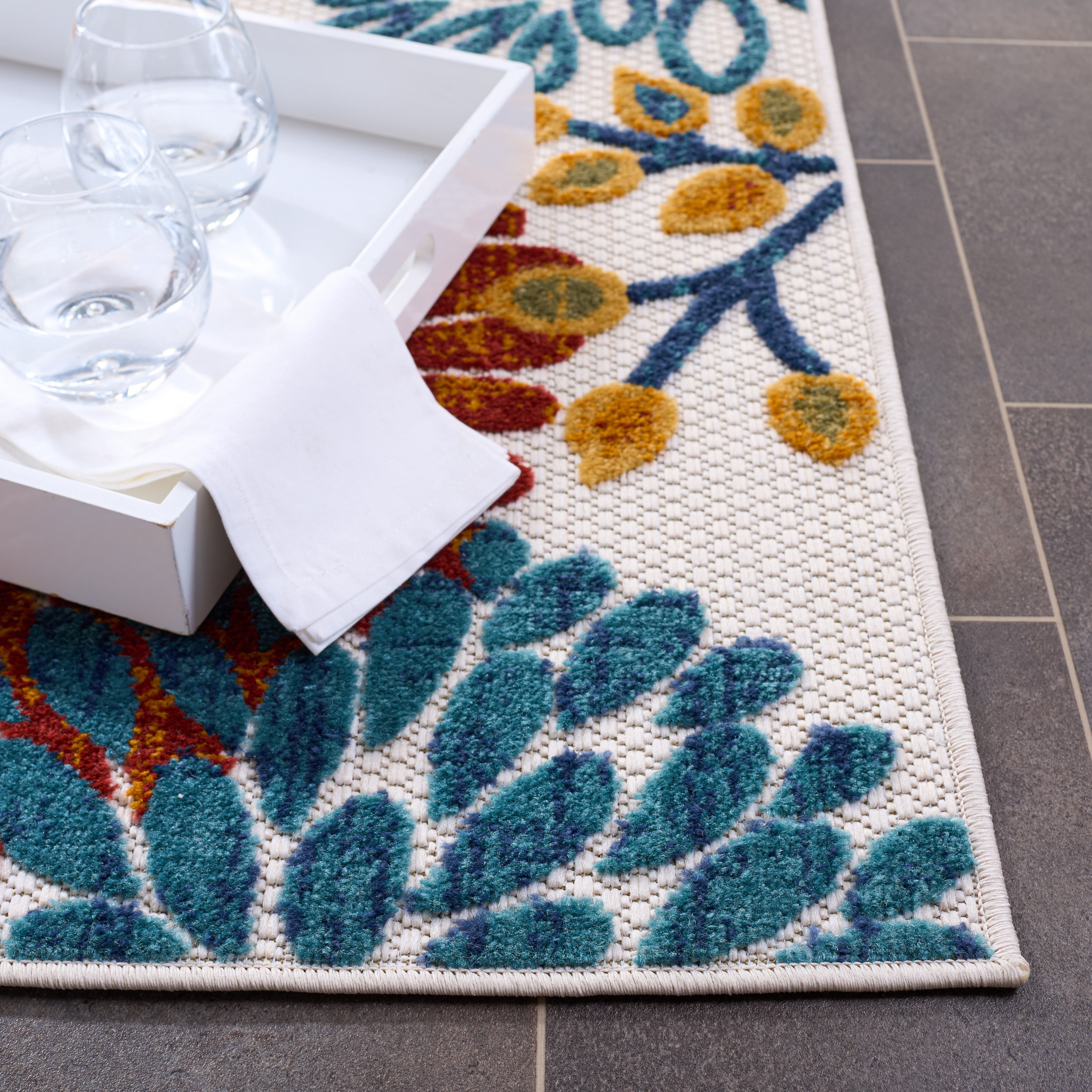 Safavieh Cabana Garnet Indoor/Outdoor Area Rug, Durable Weather-Resistant Floor Decor (Cream/Red, 5 ft 3 in x 7 ft 6 in) 9vobn