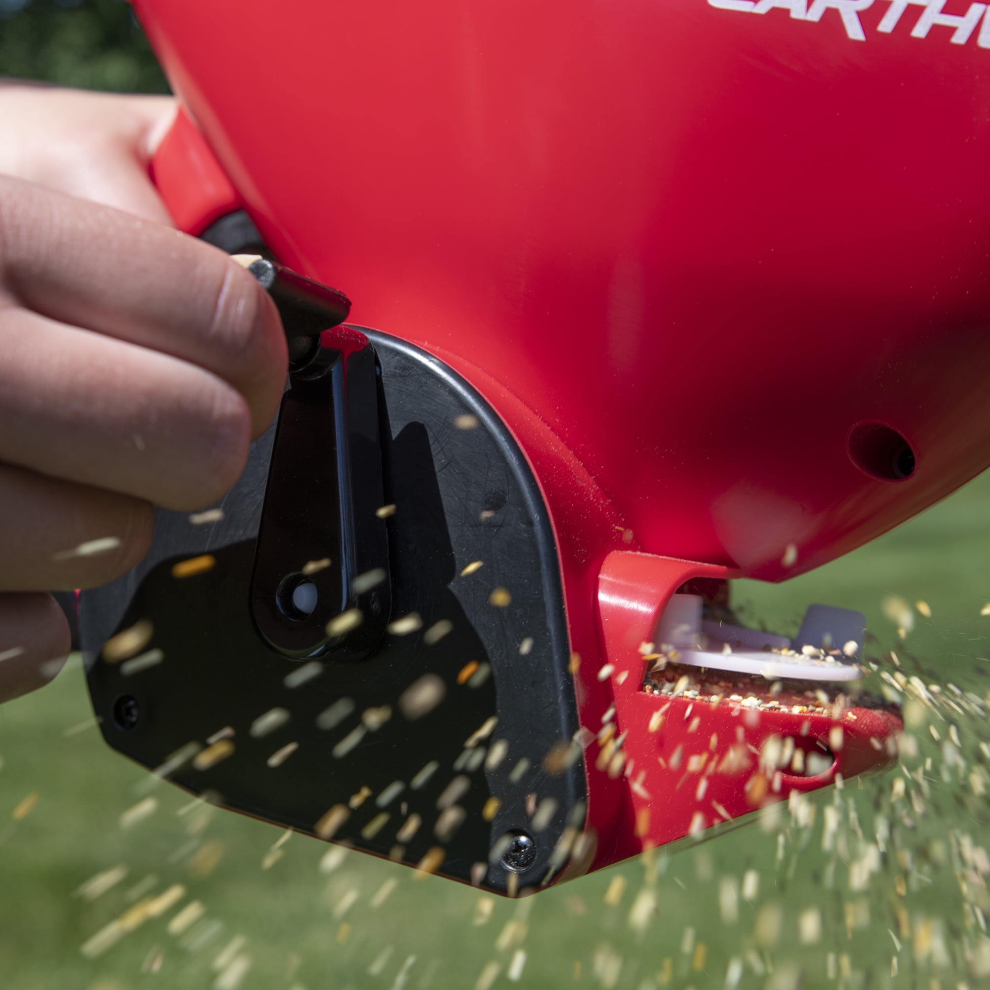 EarthWay 14014 Portable Broadcast Hand Spreader for Seed and Fertilizer (4 lb) 5p313