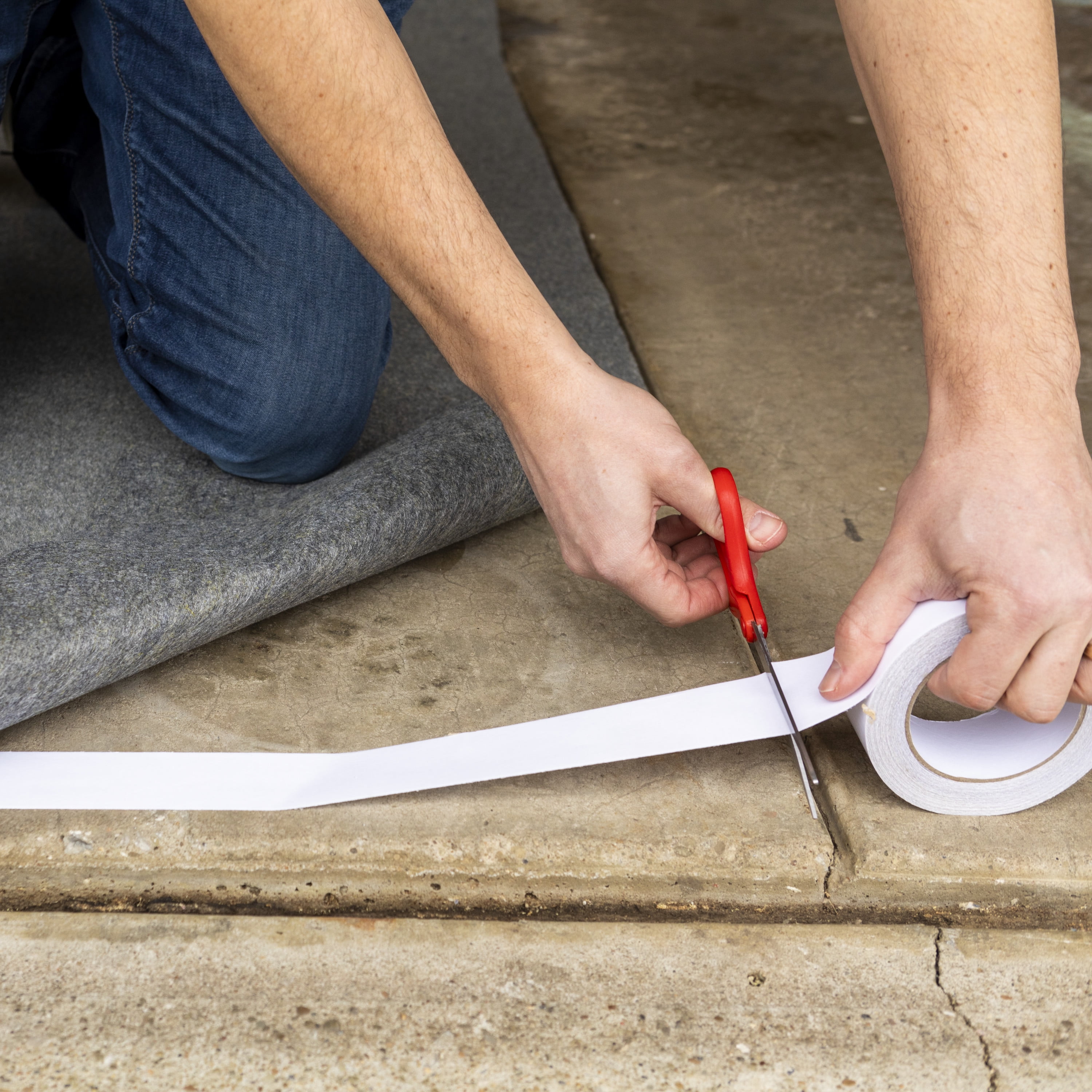 Duck Brand Indoor/Outdoor Carpet Tape, Heavy-Duty Double-Sided Adhesive (White, 1.41 in. x 42 ft.) tz26g
