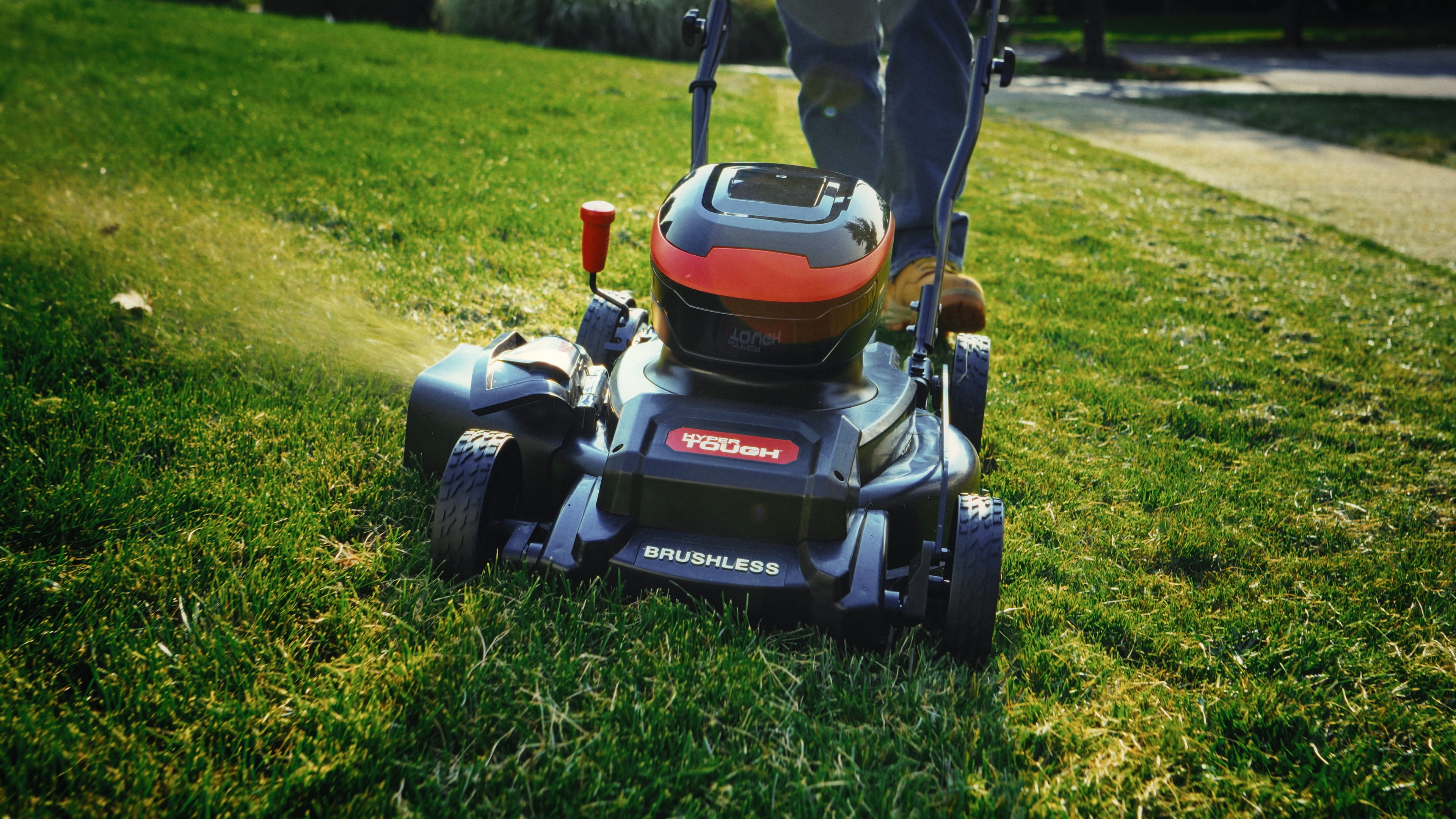 Hyper Tough 40V Max 18-inch Brushless Cordless Lawn Mower with Mulching Function (2 Batteries and 2 Chargers Included) 9aw77