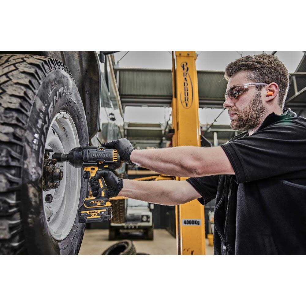DEWALT 20V MAX XR High Torque Impact Wrench Kit with Hog Ring Anvil (2 Batteries, 5.0 Ah) 9e4kf