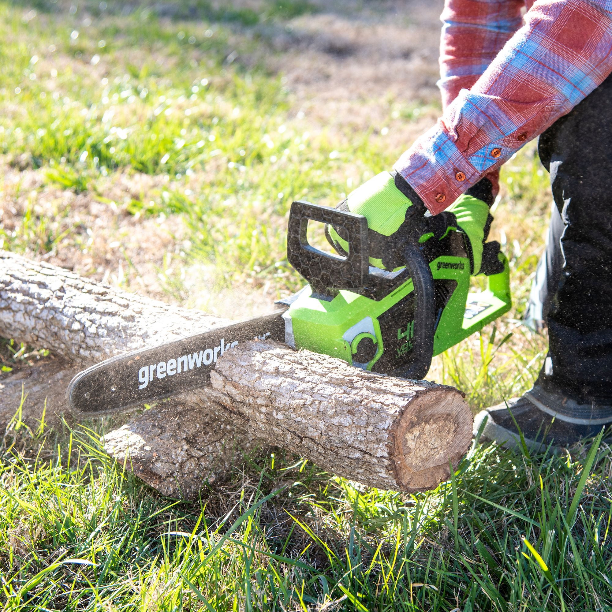 Greenworks 40V 14-inch Brushless Chainsaw Kit with 2.5 Ah Battery and Charger (Green, 14 in) 0sc9m