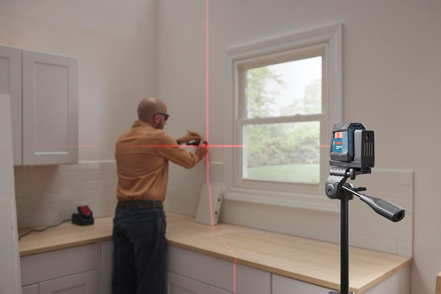 Bosch GLL50-20 Self-Leveling Cross-Line Laser (Blue, 50 ft Range) y47kx